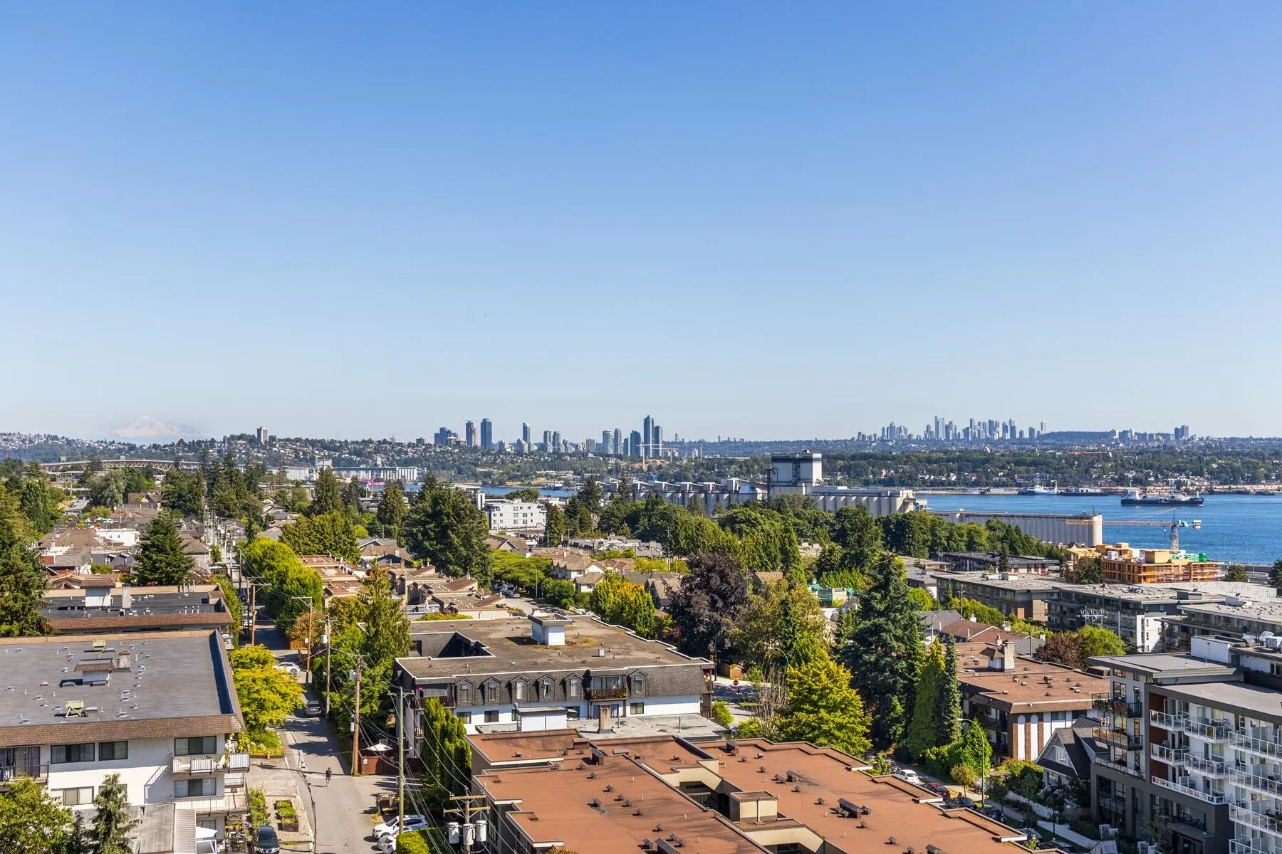 1202 444 Lonsdale Avenue