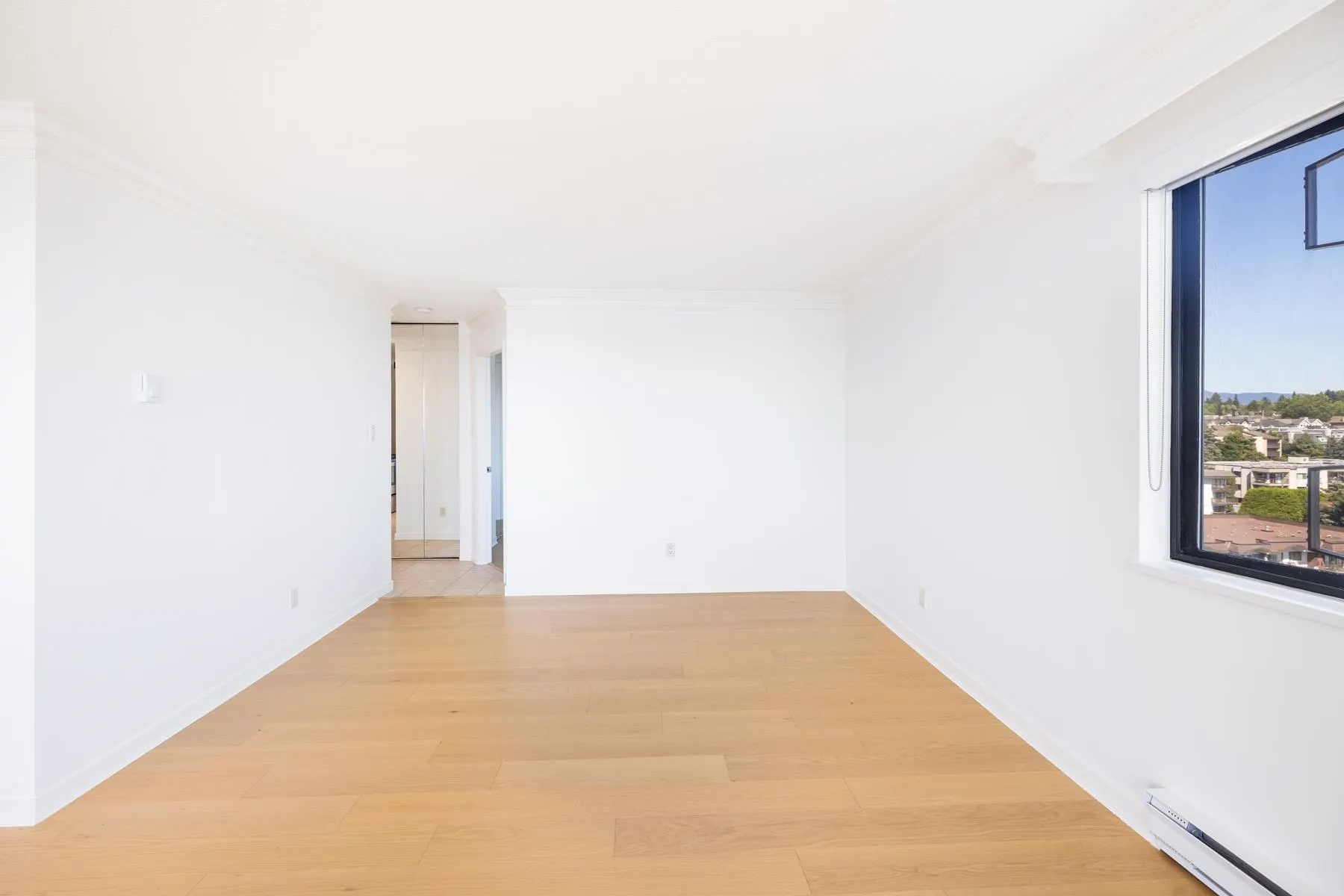 1202 444 Lonsdale Avenue