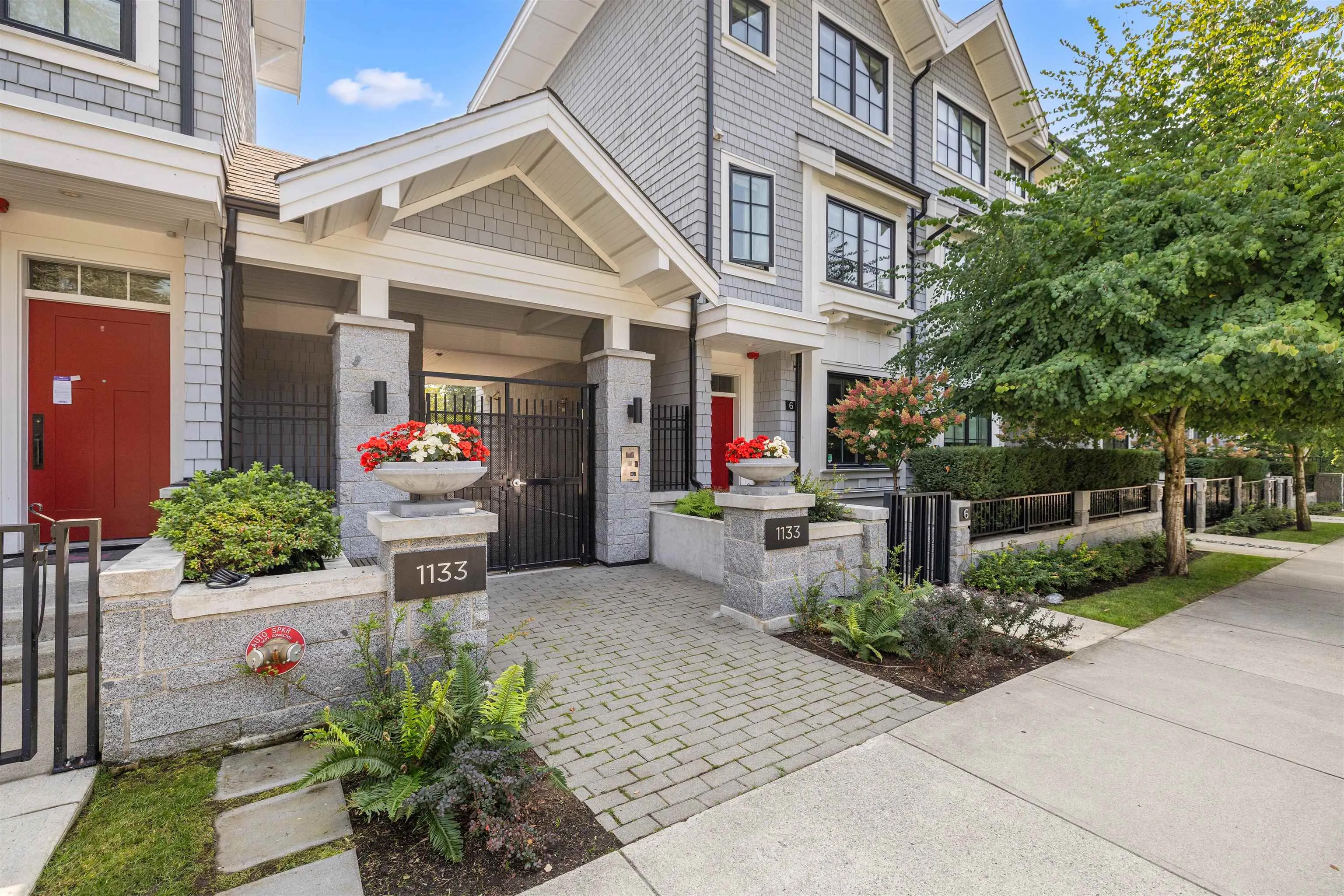 6 1133 Ridgewood Drive