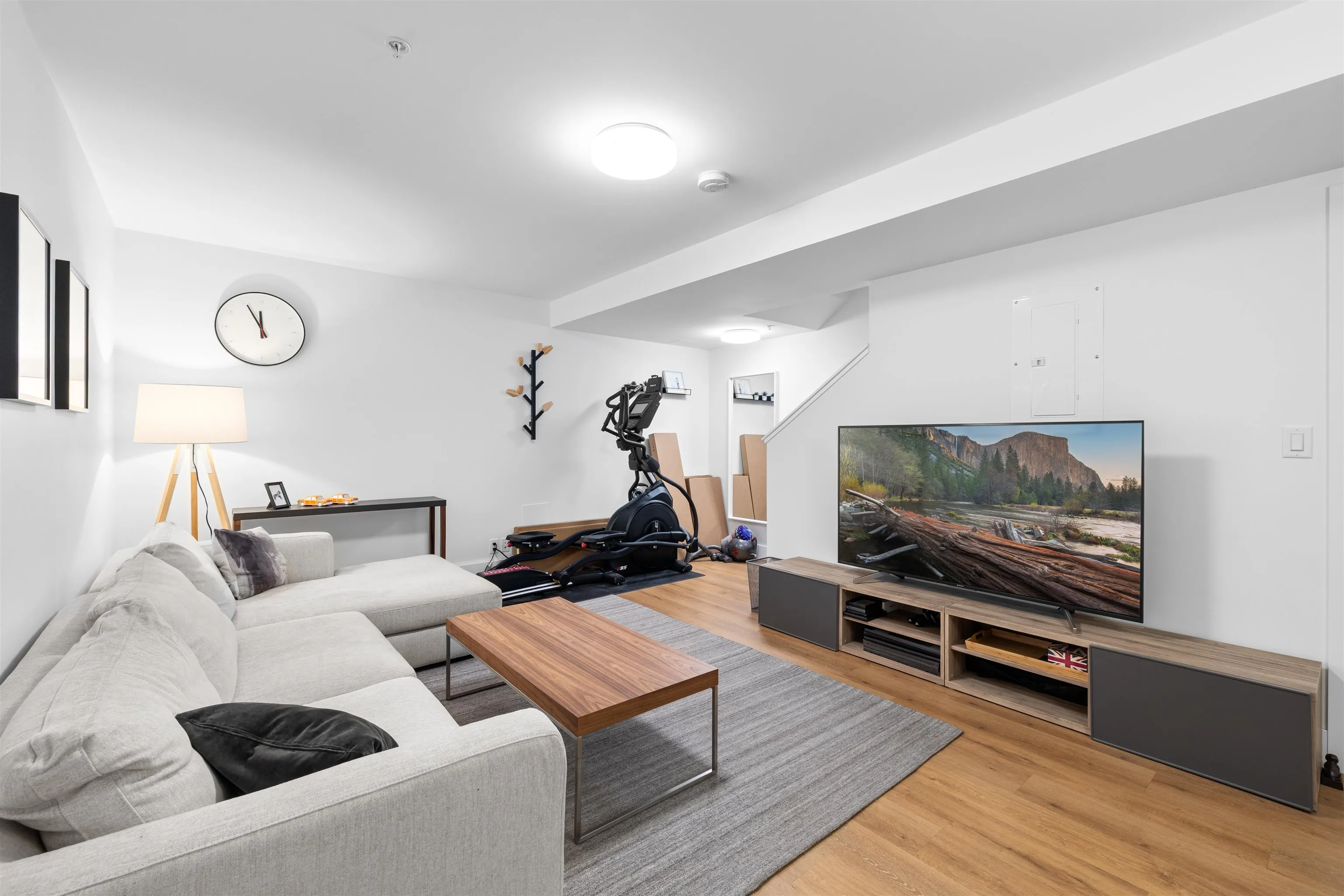 6 1133 Ridgewood Drive