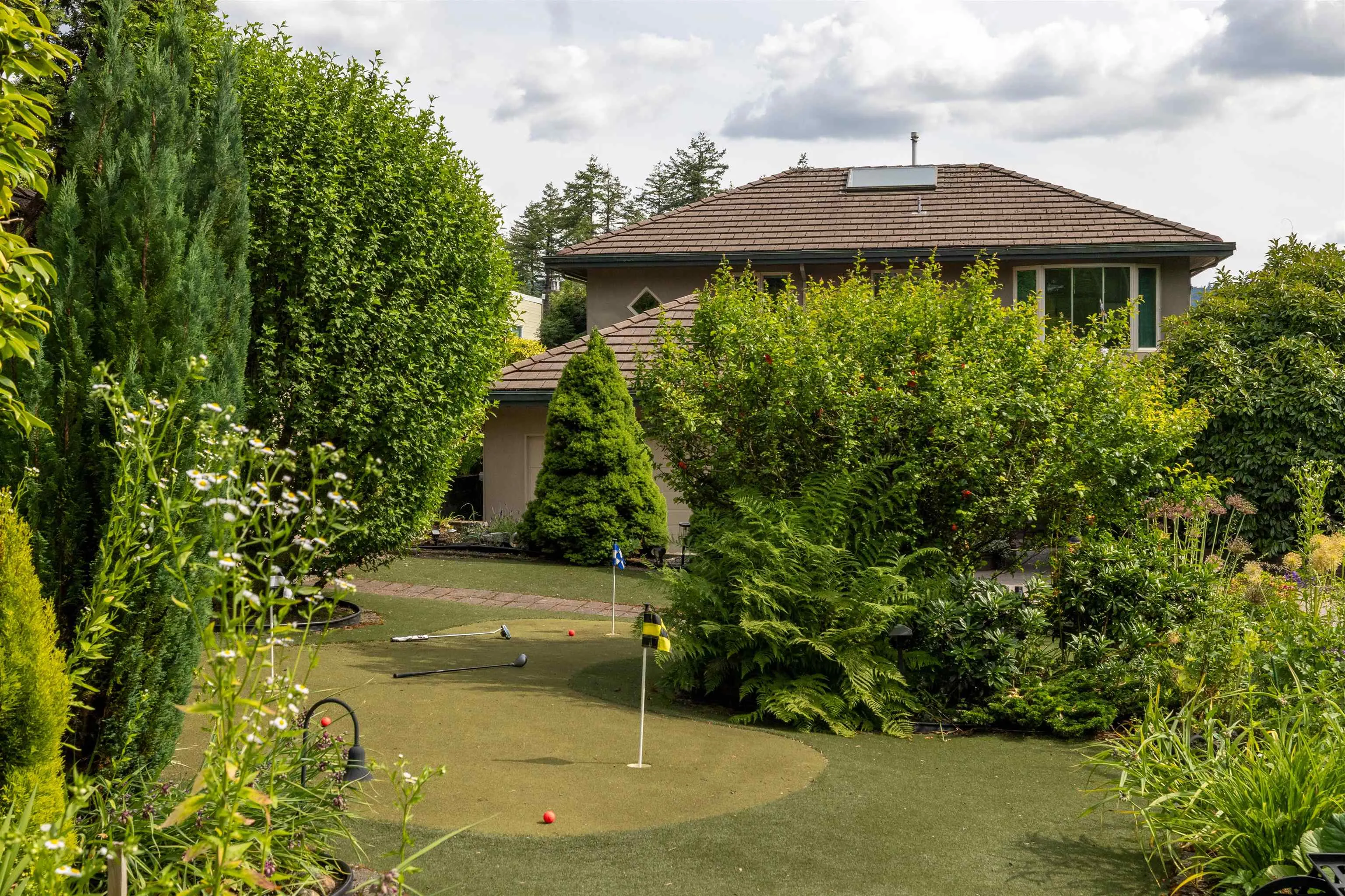 4625 Strathcona Road