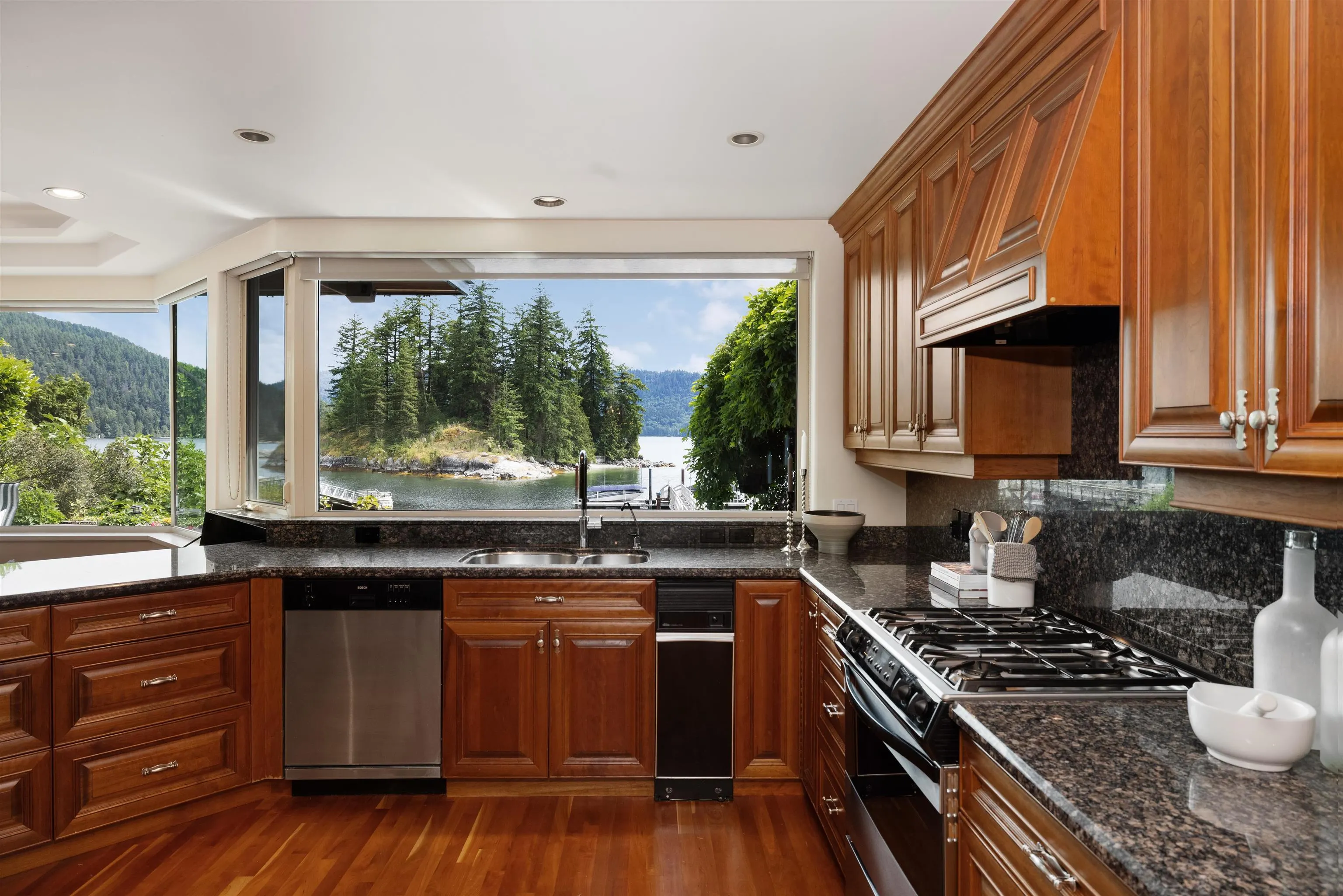 4625 Strathcona Road