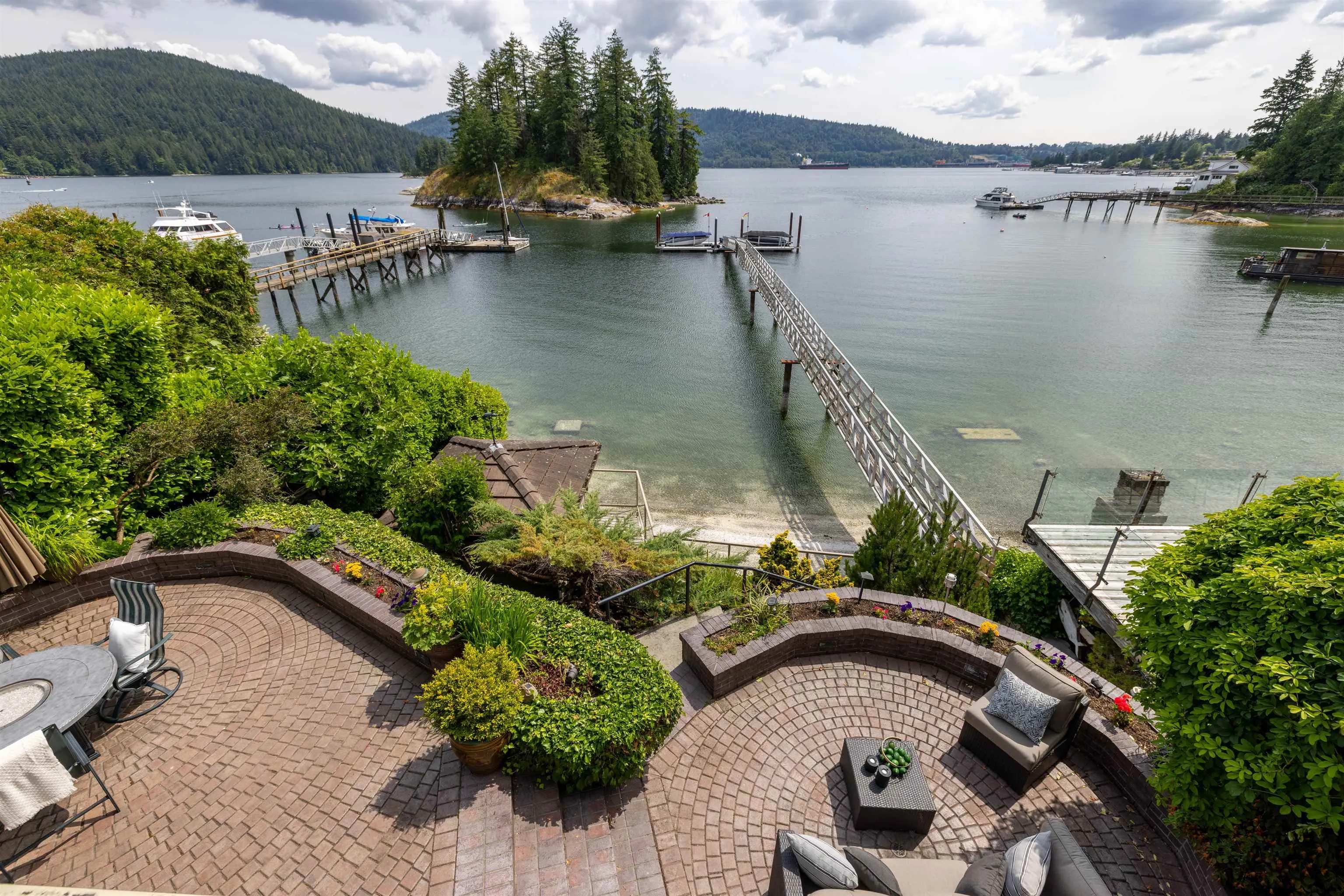 4625 Strathcona Road