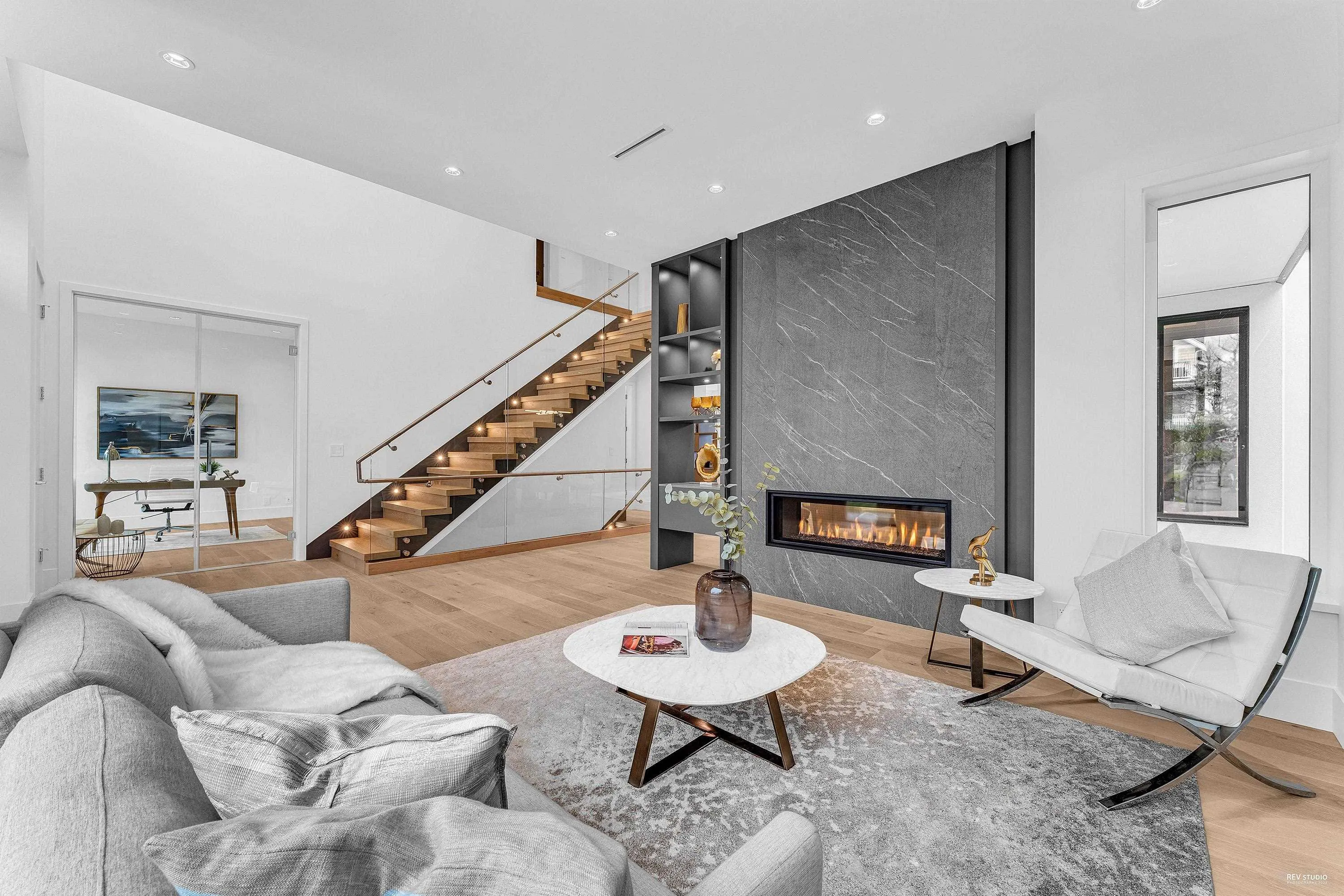 615 E 6th Street