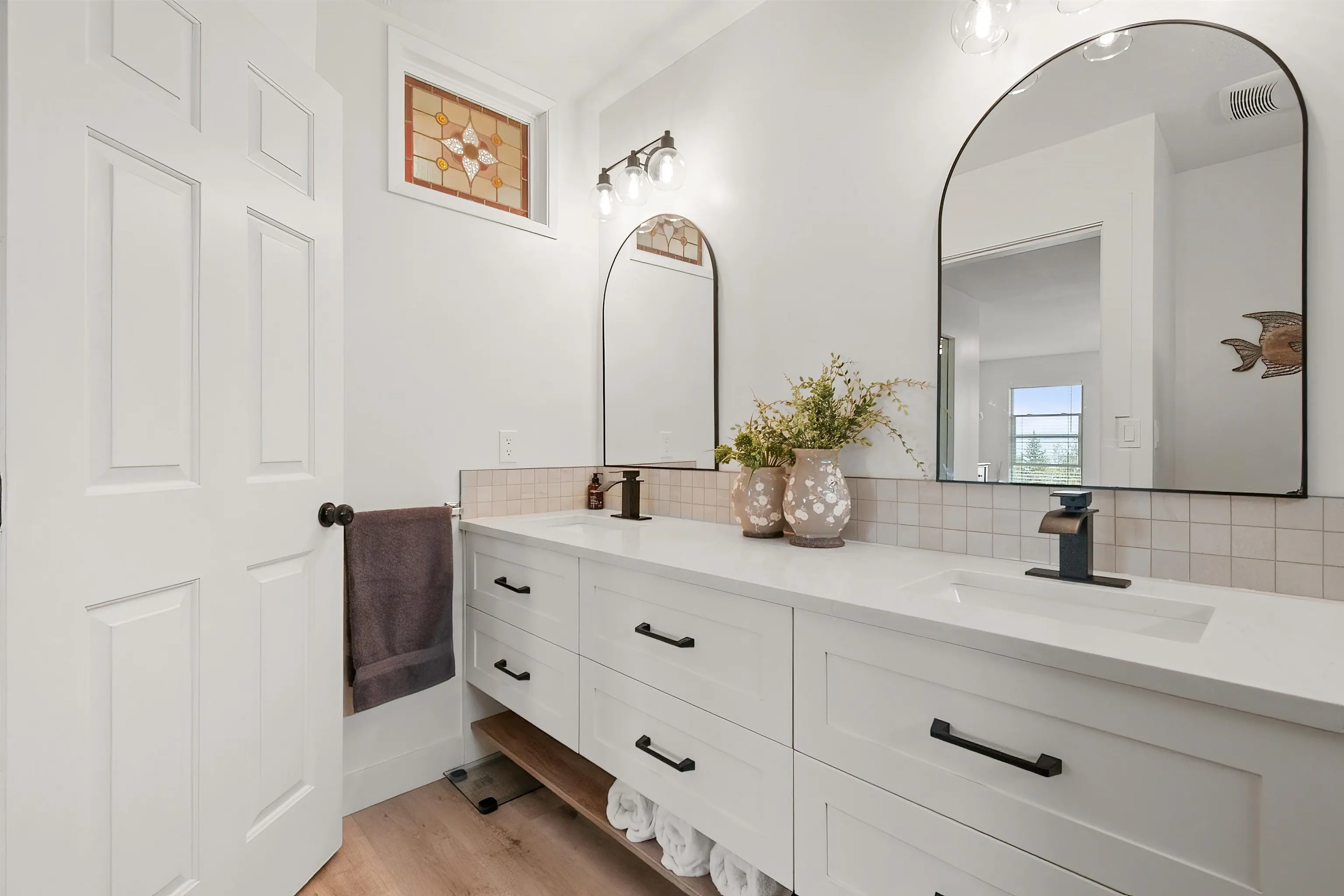 47385 Swallow Crescent