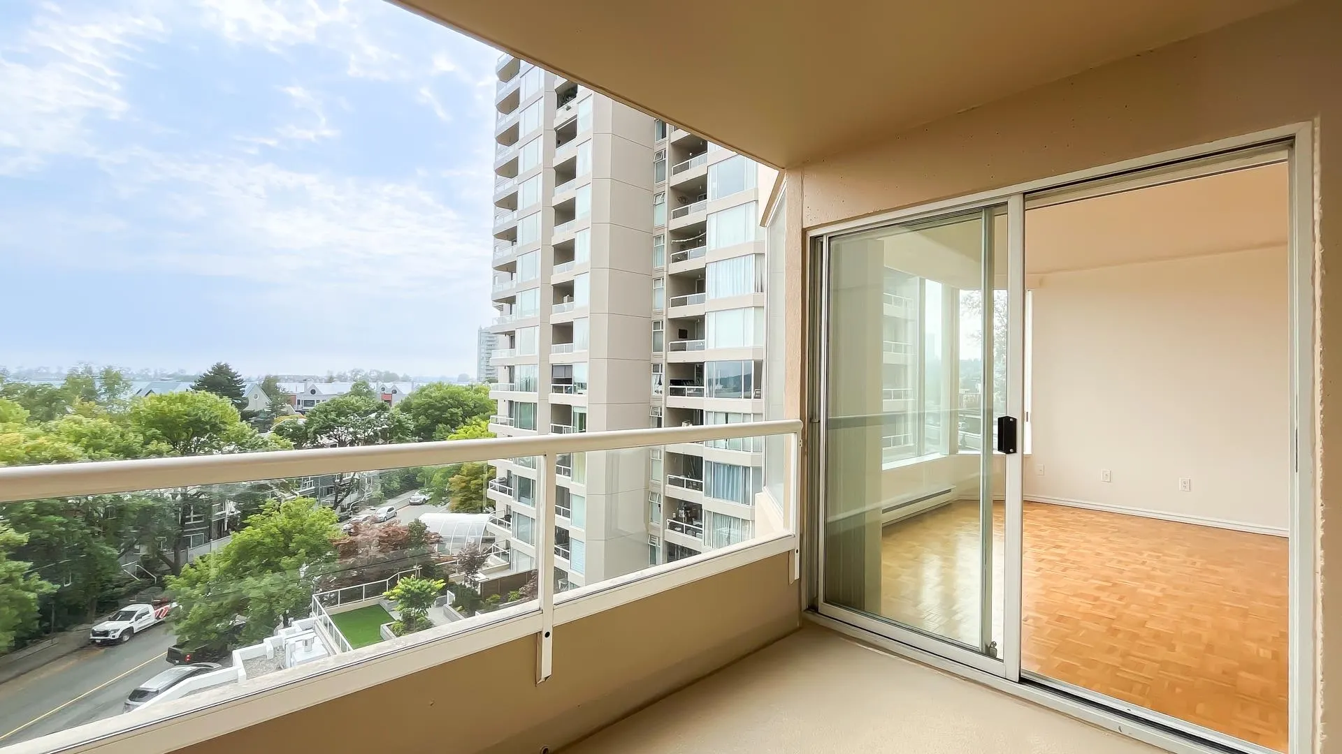 606 1045 Quayside Drive