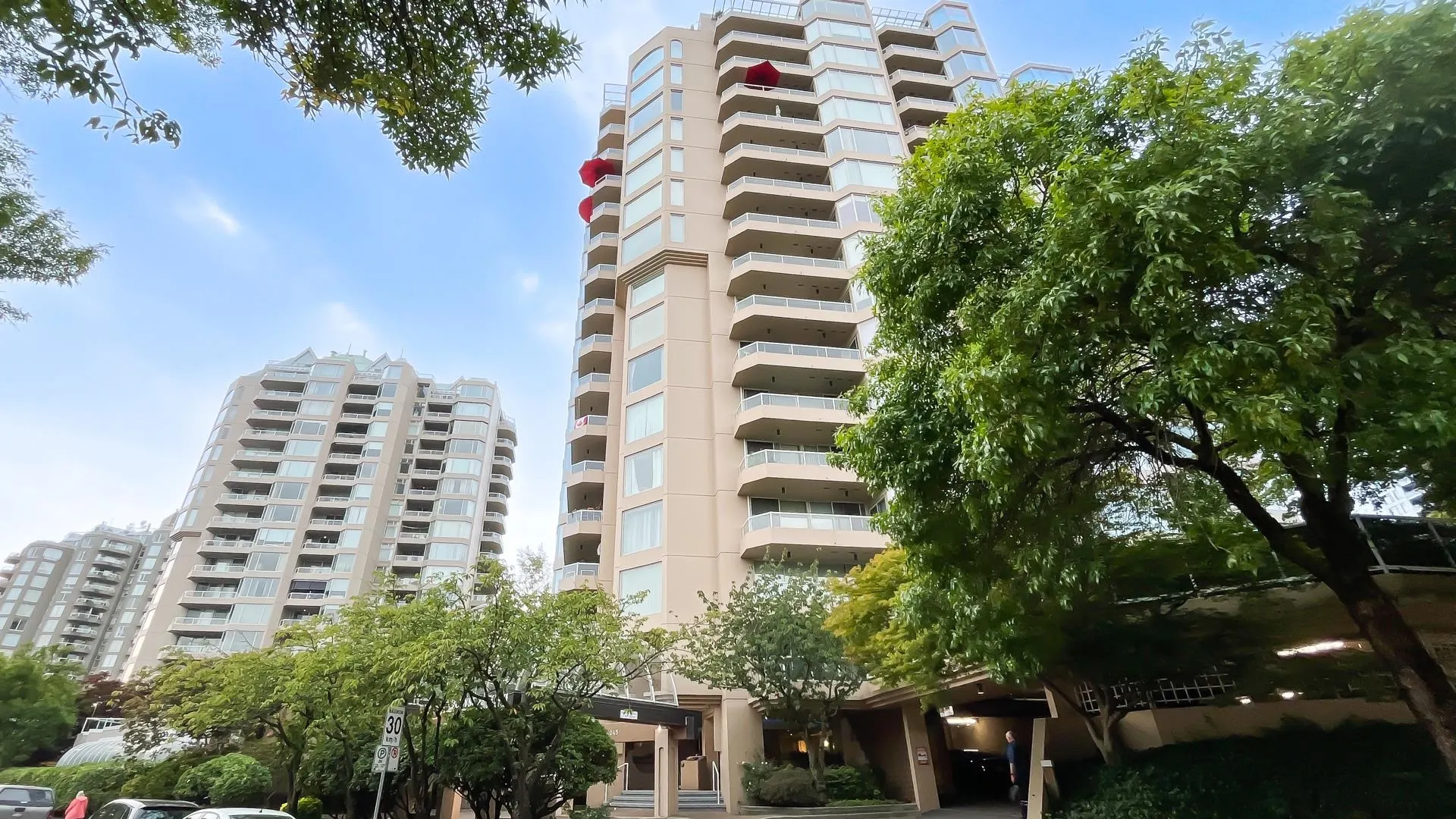 606 1045 Quayside Drive