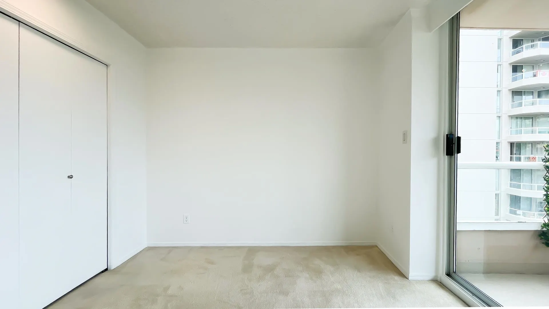 606 1045 Quayside Drive