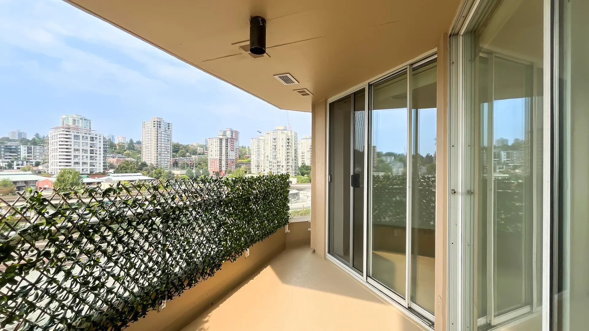 606 1045 Quayside Drive