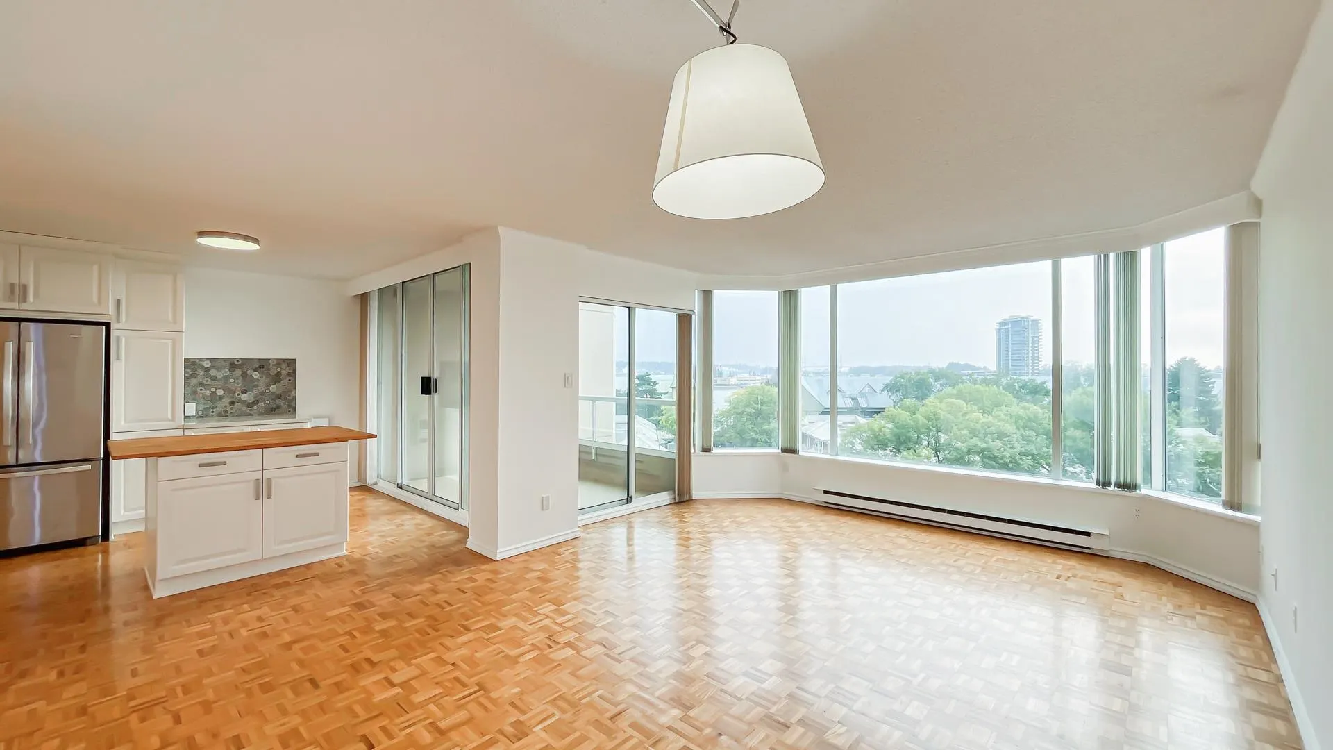606 1045 Quayside Drive