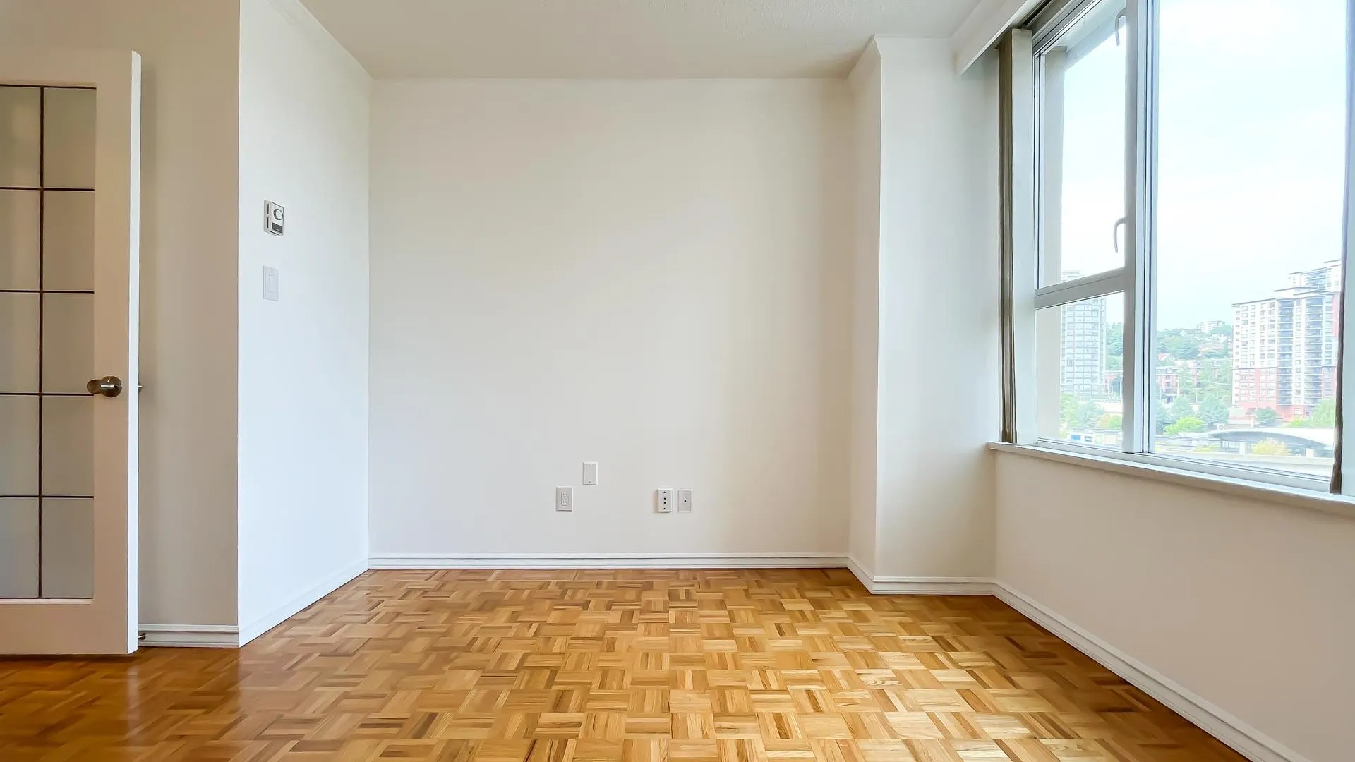 606 1045 Quayside Drive