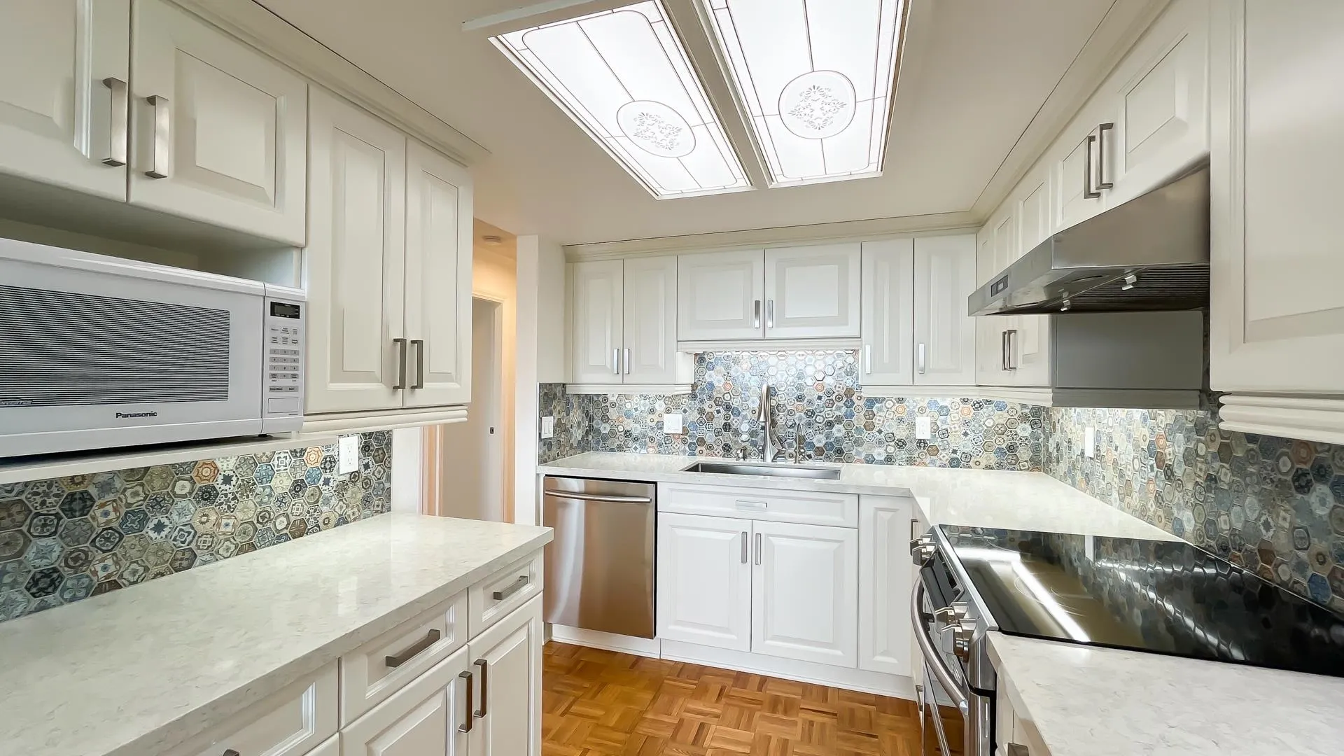 606 1045 Quayside Drive