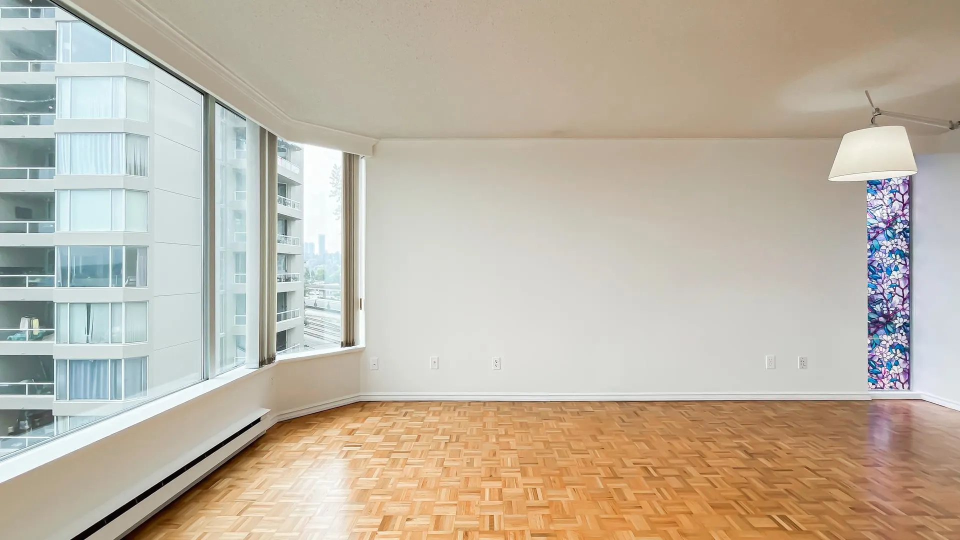 606 1045 Quayside Drive
