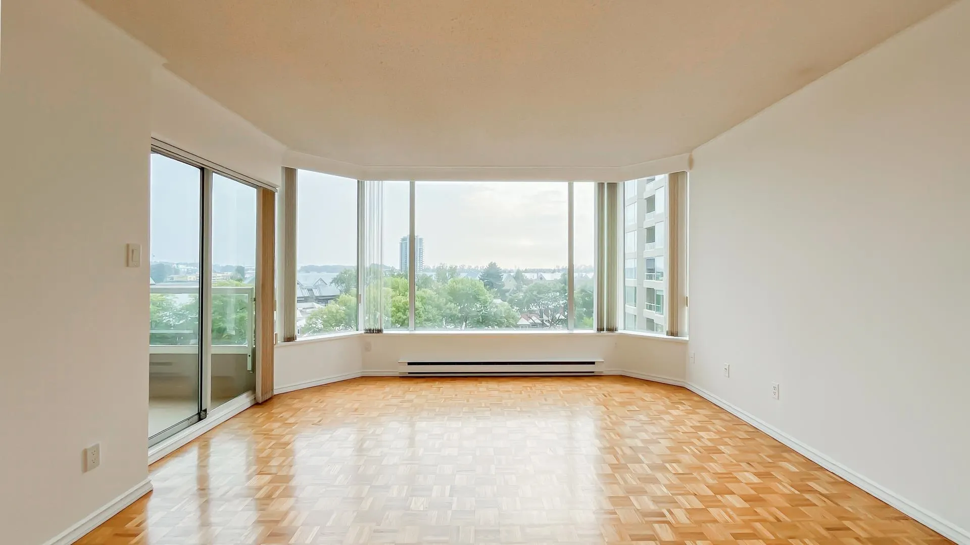 606 1045 Quayside Drive