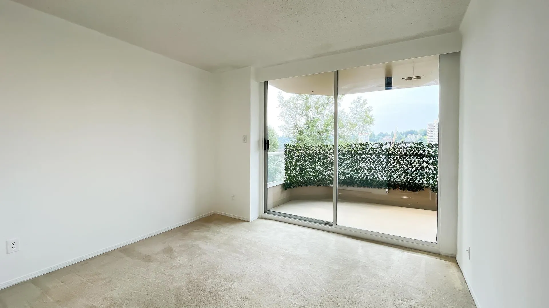 606 1045 Quayside Drive