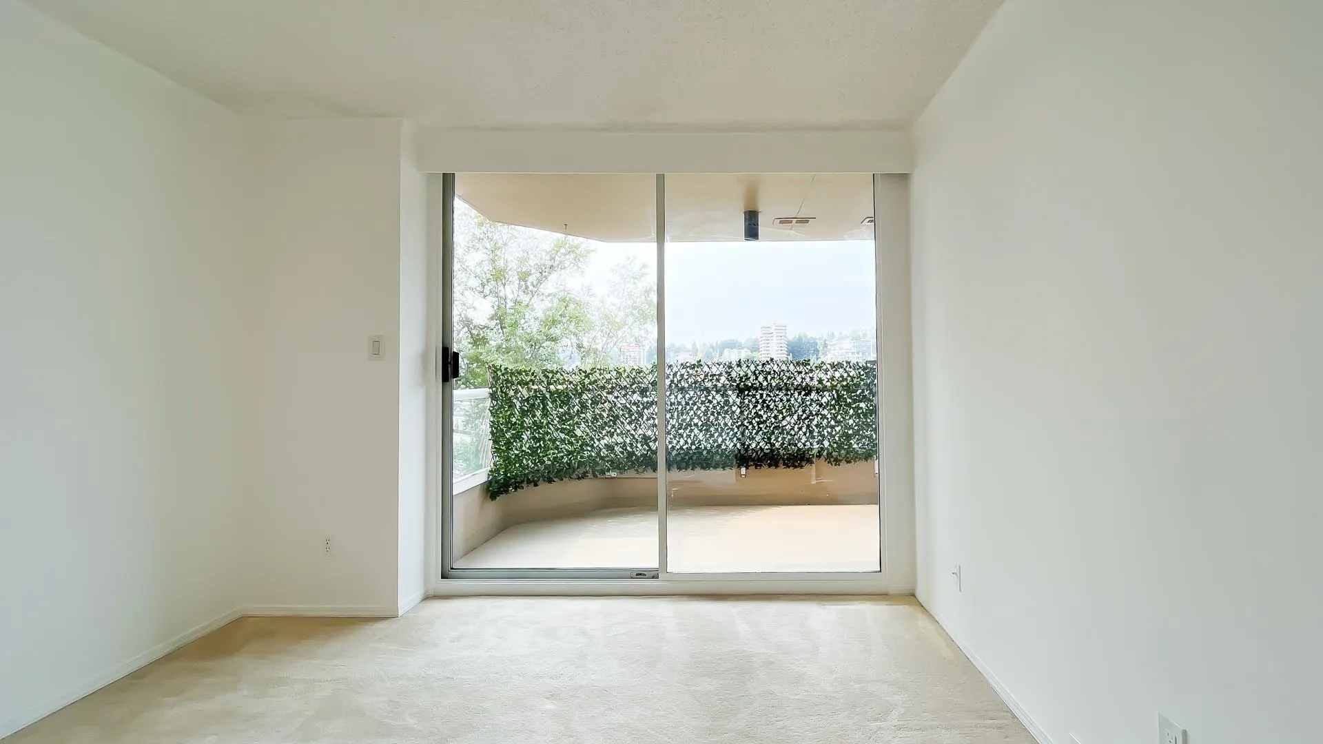 606 1045 Quayside Drive