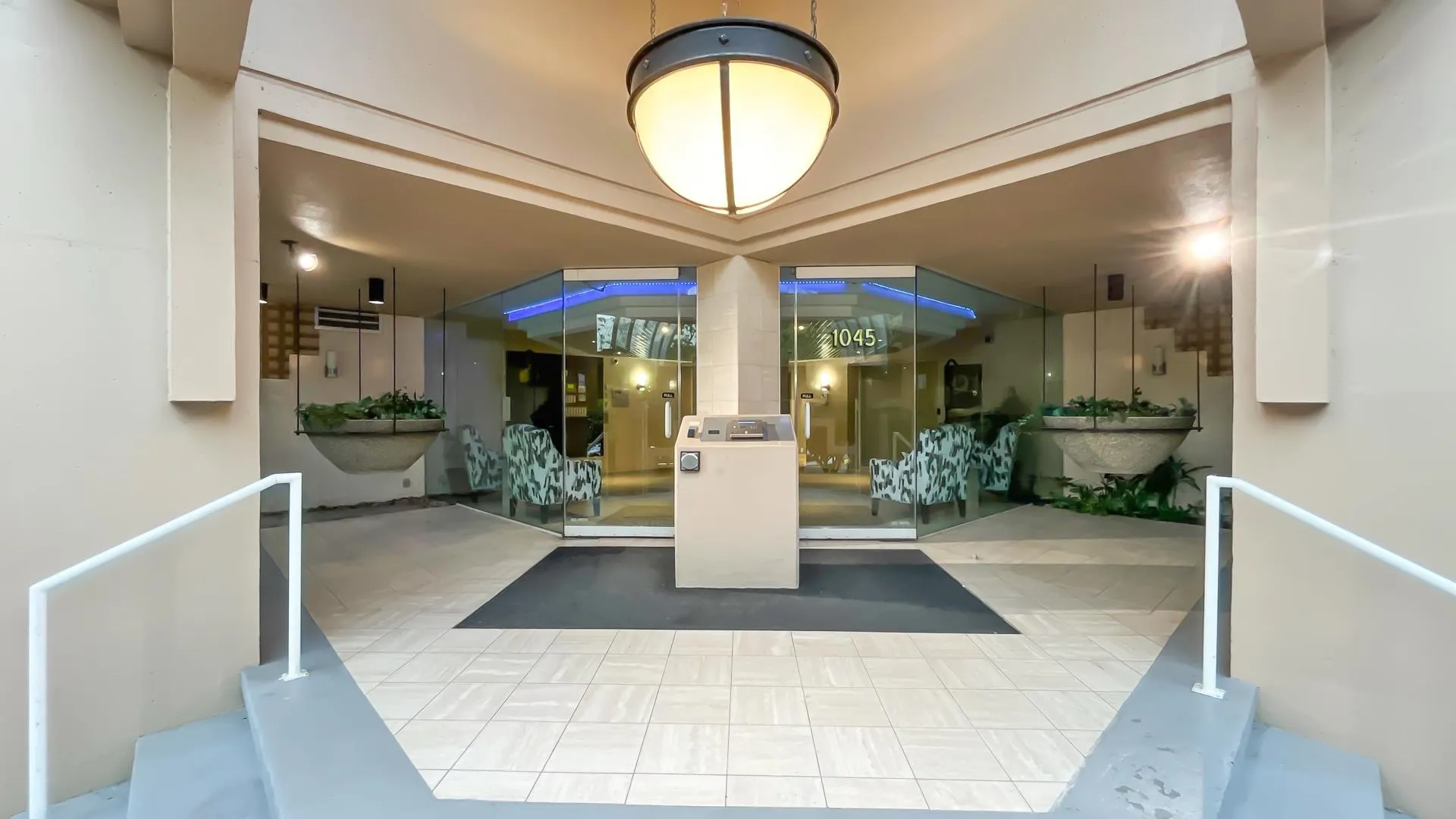 606 1045 Quayside Drive
