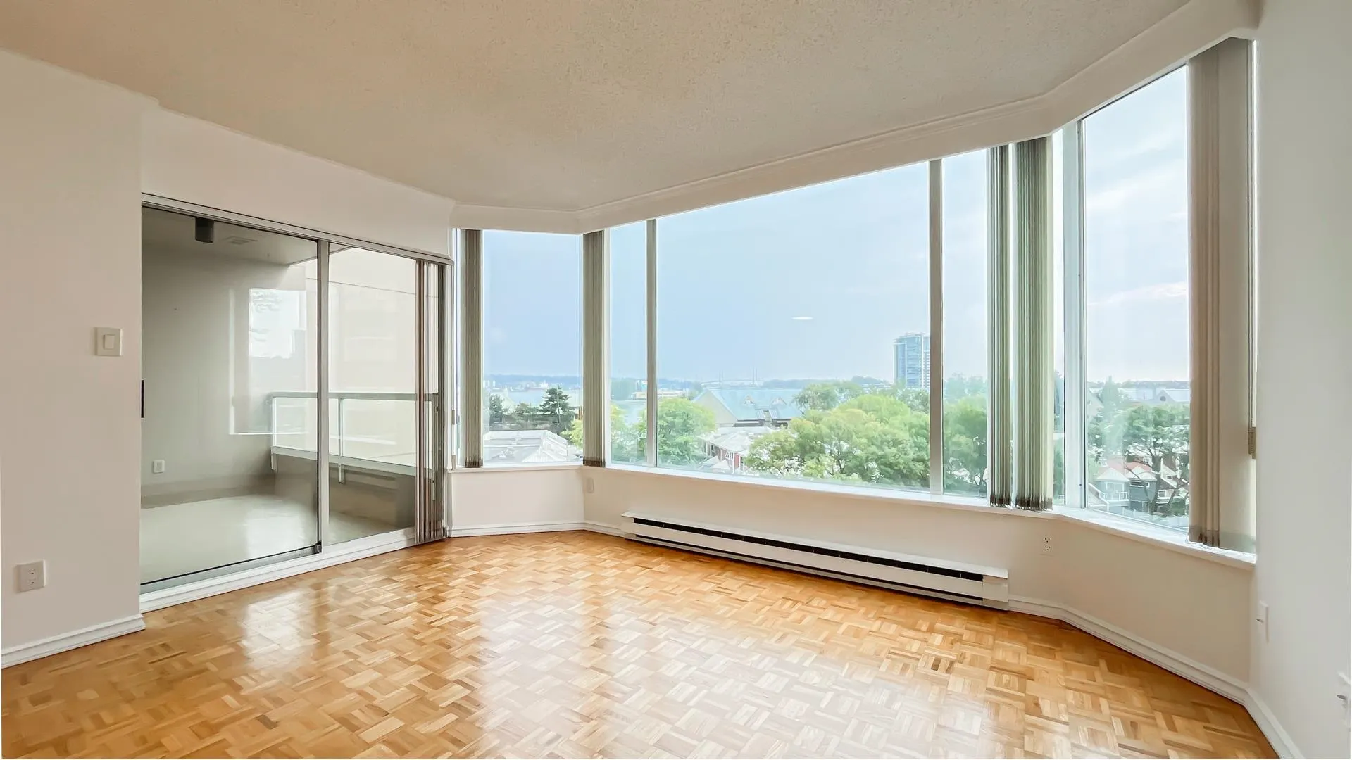 606 1045 Quayside Drive