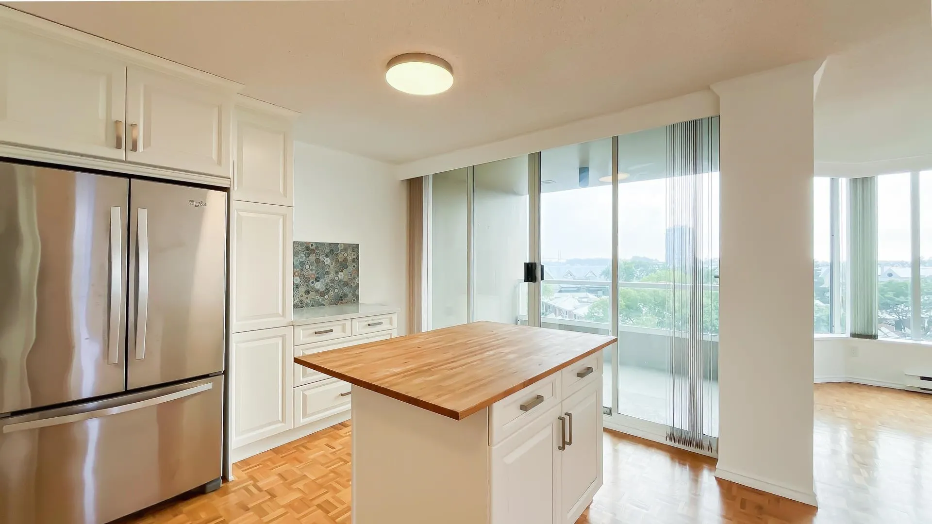 606 1045 Quayside Drive