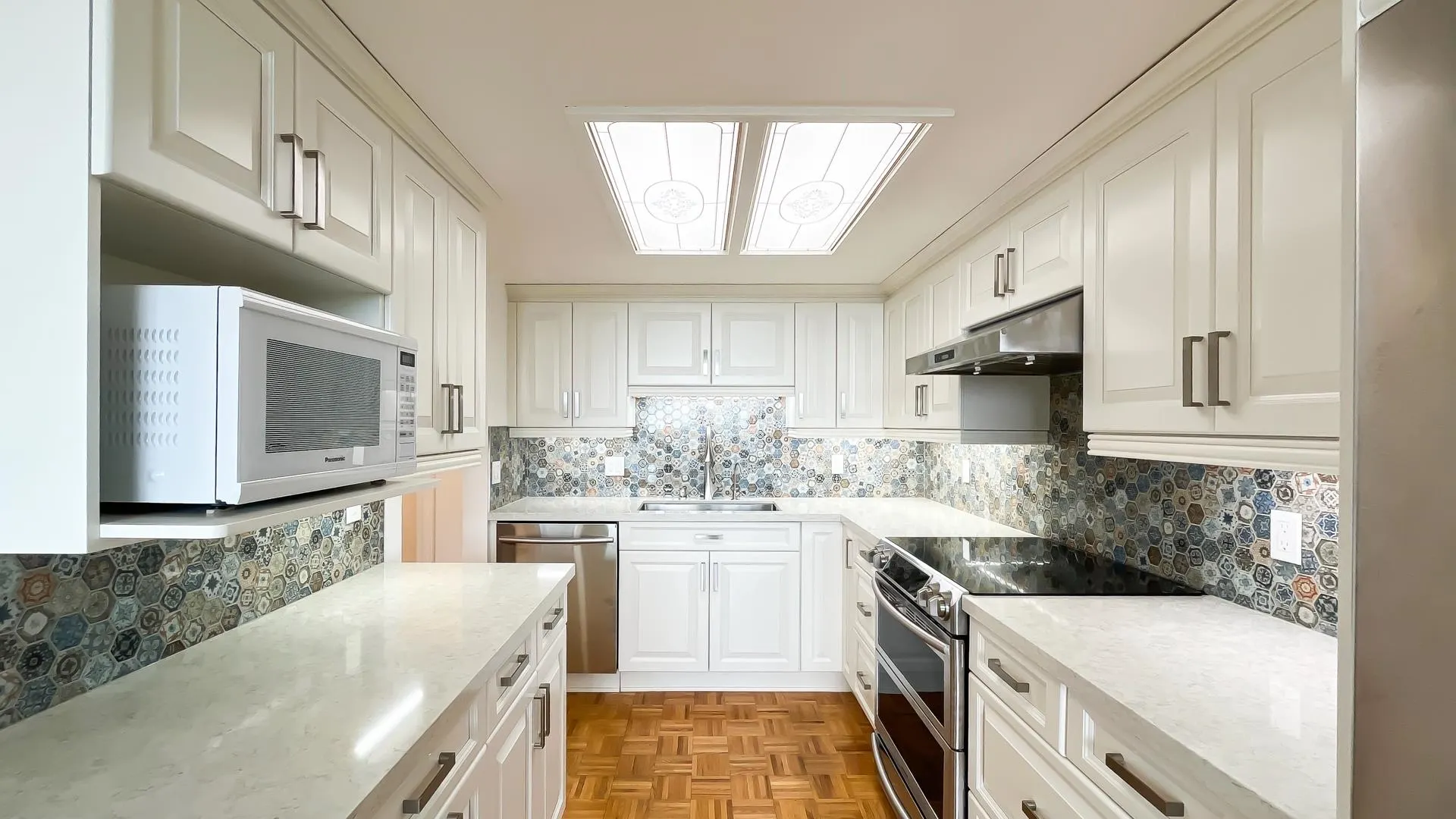 606 1045 Quayside Drive