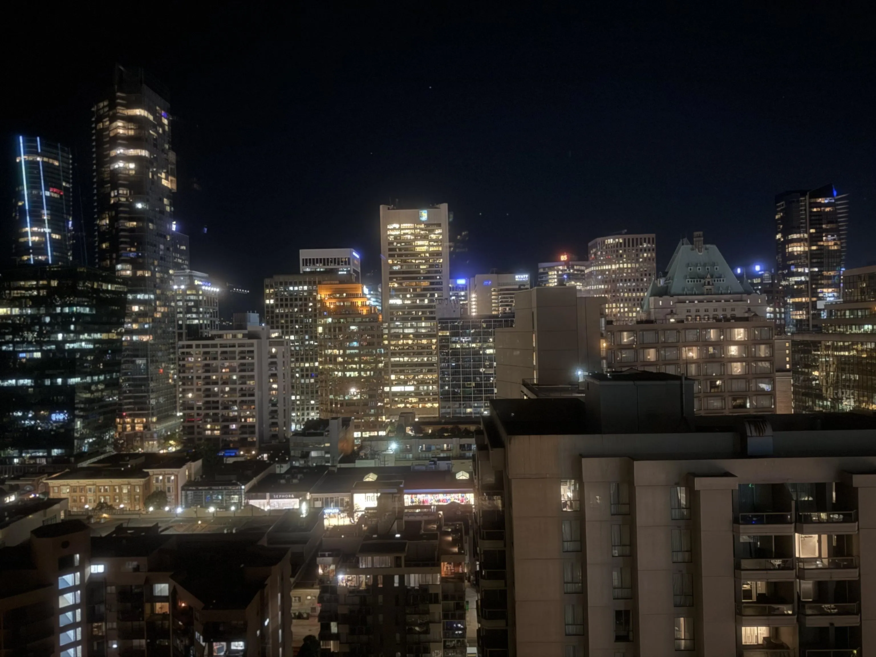 2201 909 Burrard Street
