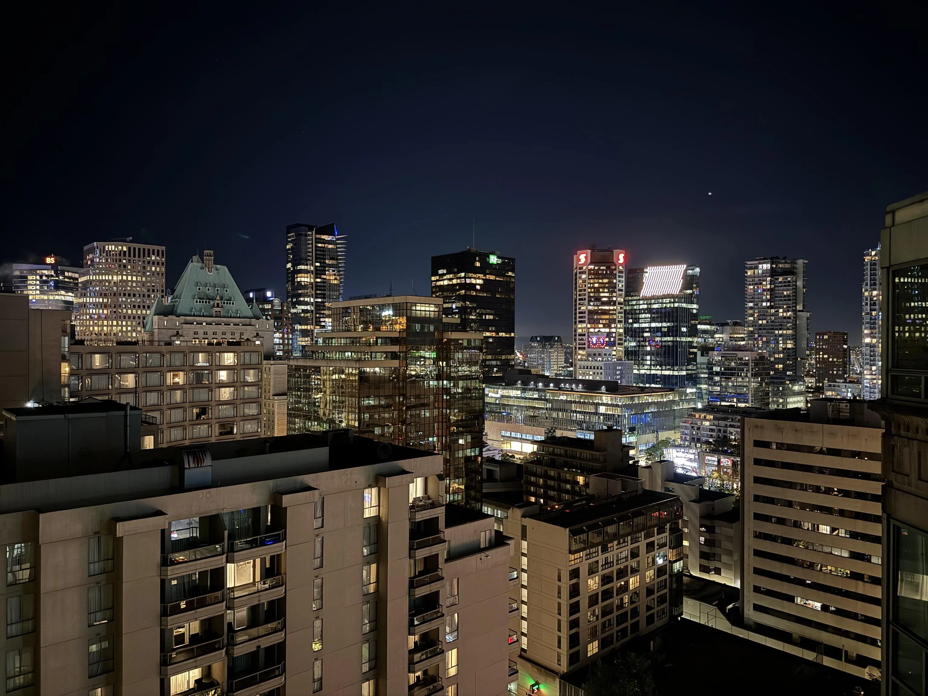 2201 909 Burrard Street