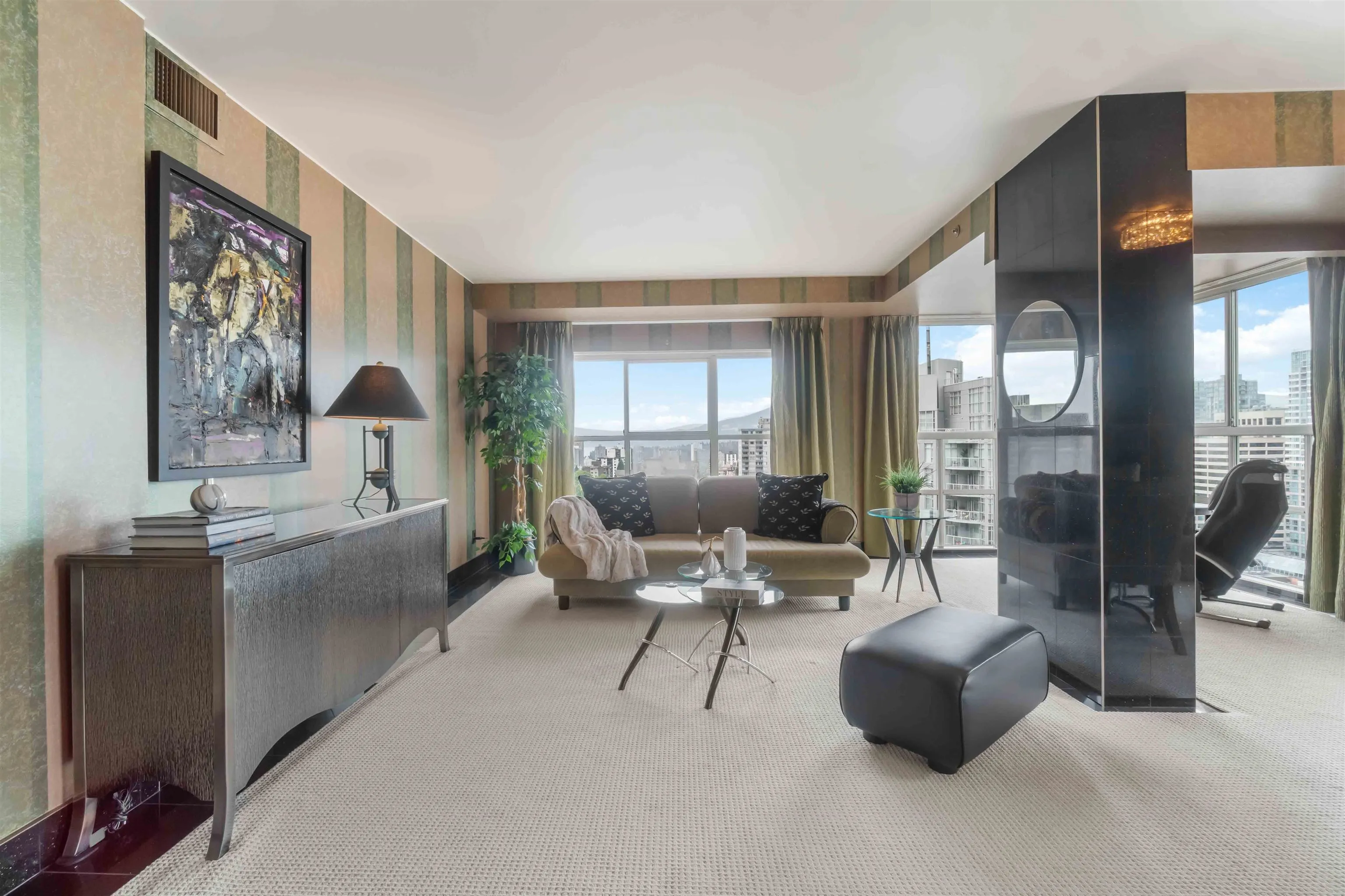 2201 909 Burrard Street