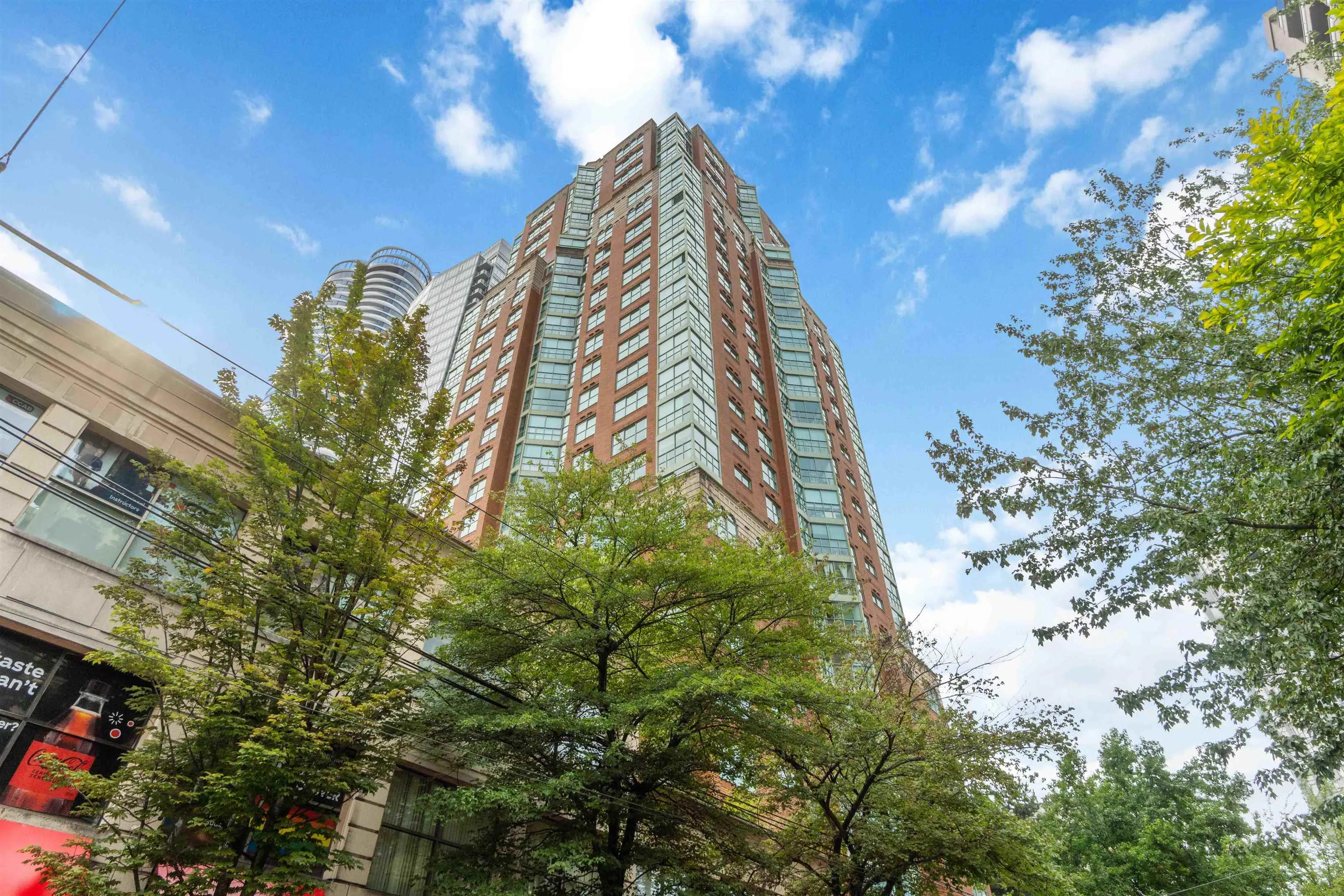 2201 909 Burrard Street