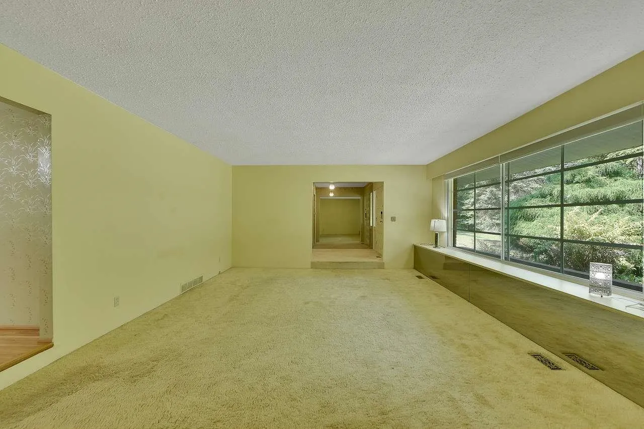 13428 Crescent Road