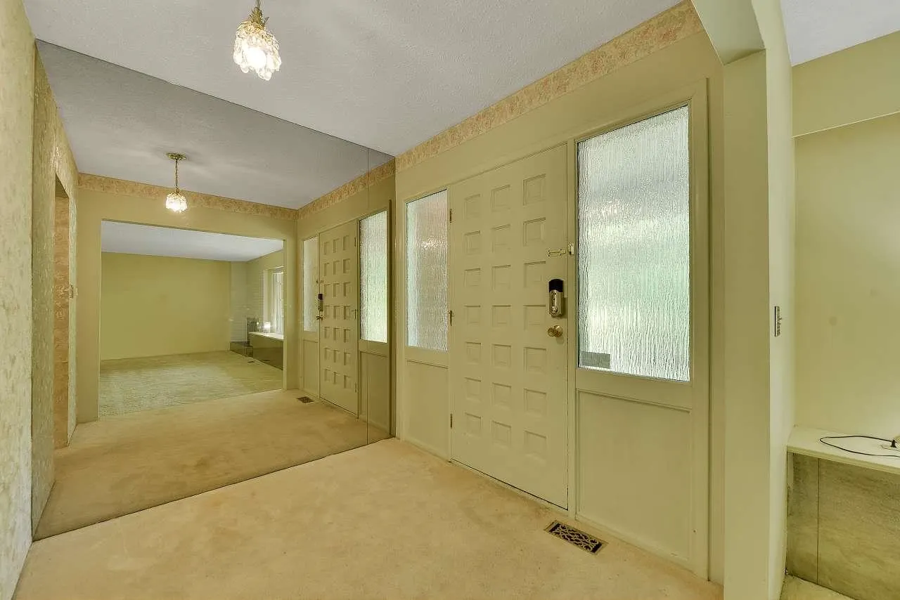 13428 Crescent Road