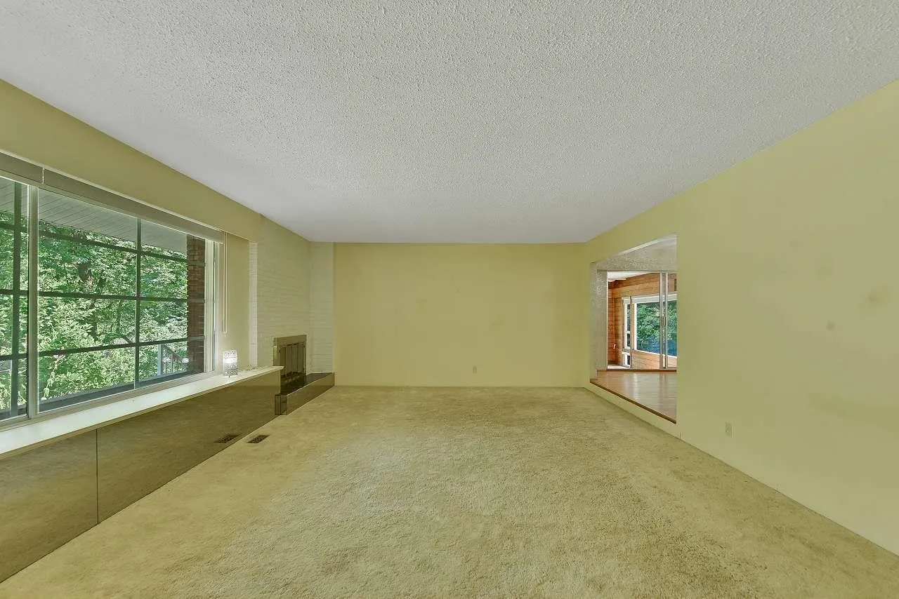 13428 Crescent Road