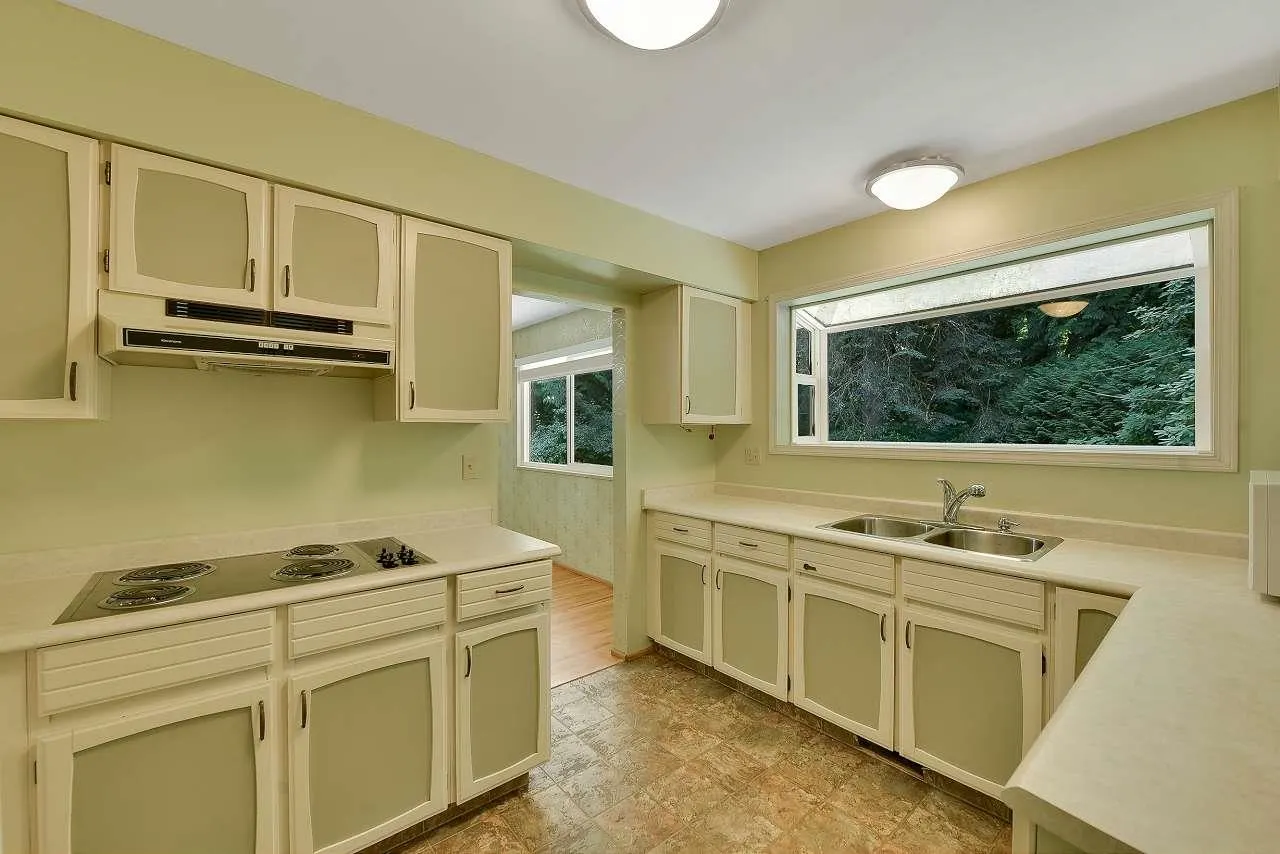 13428 Crescent Road