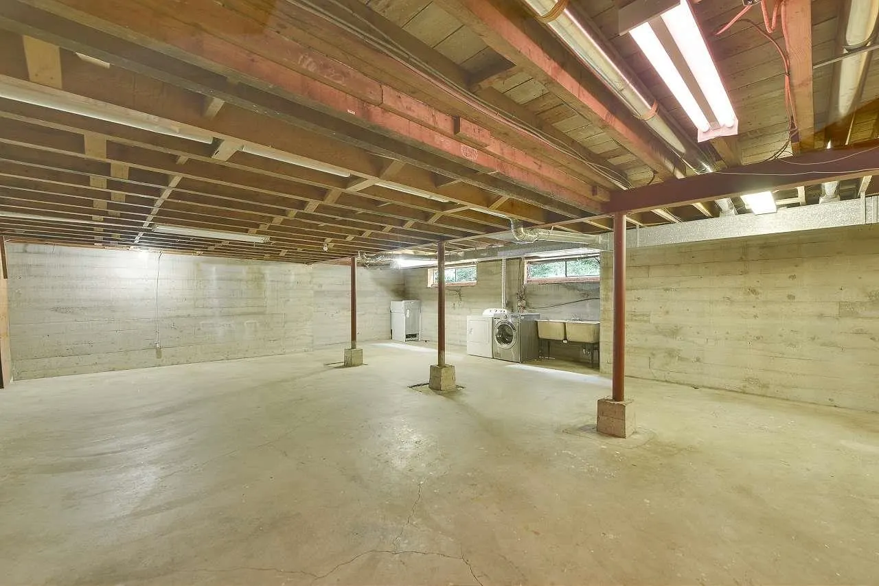 13428 Crescent Road