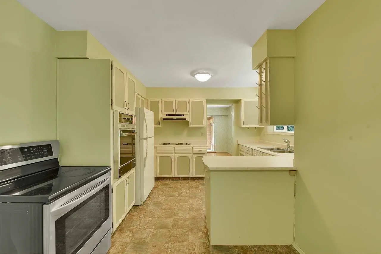 13428 Crescent Road