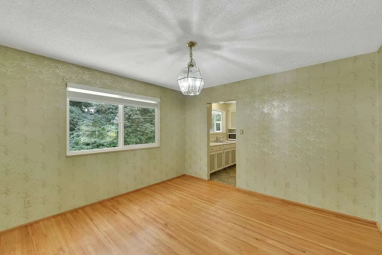 13428 Crescent Road