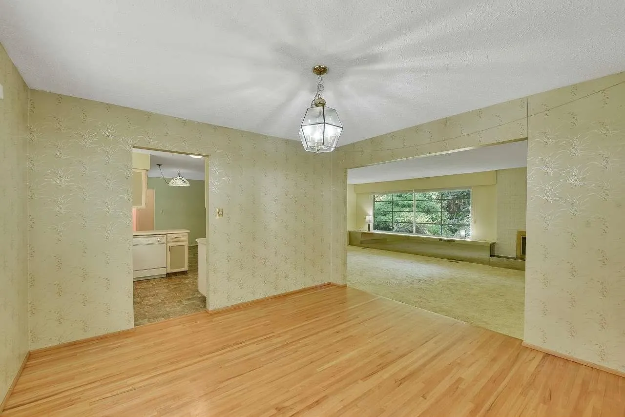 13428 Crescent Road