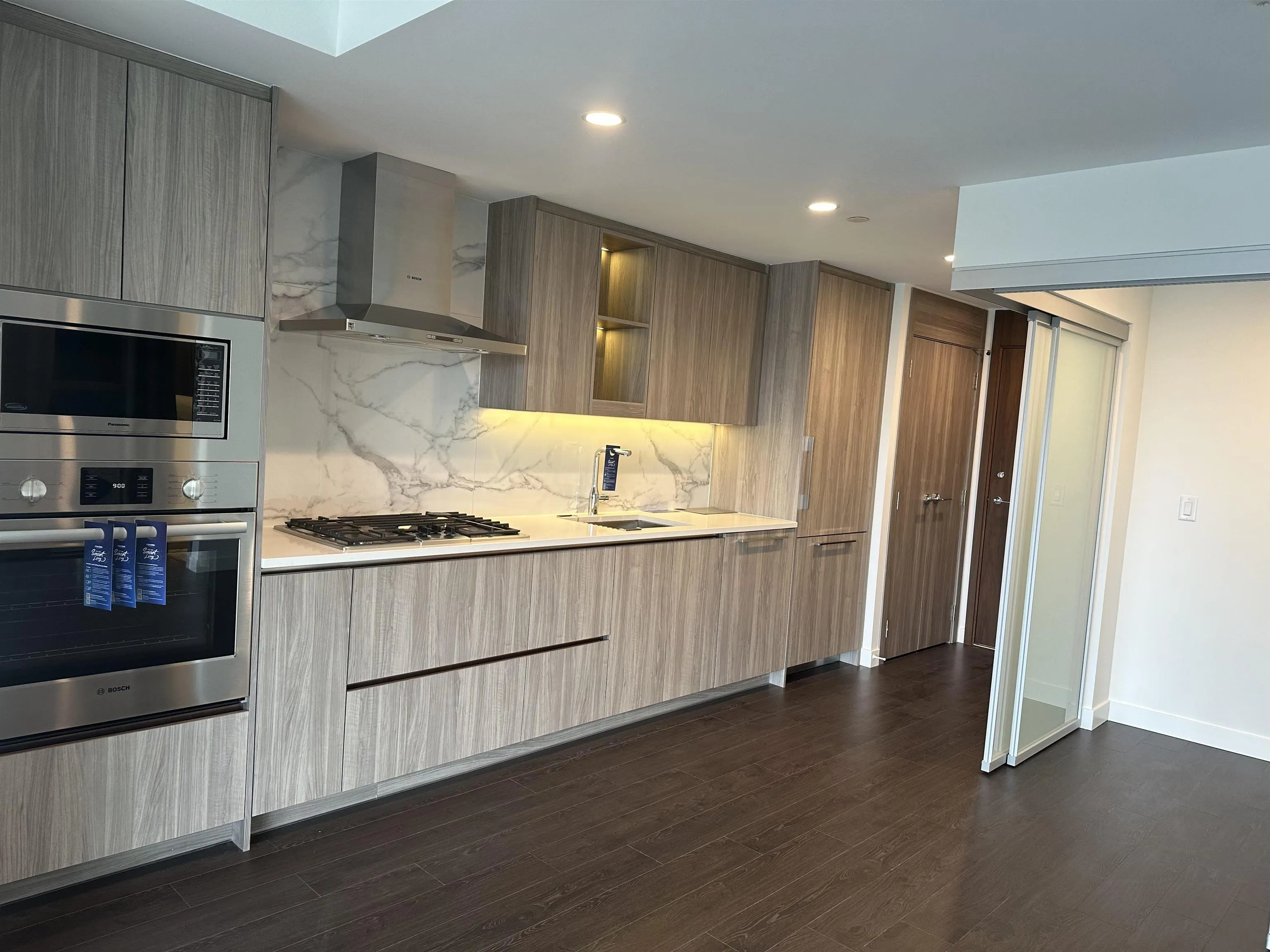 3008 4890 Lougheed Highway