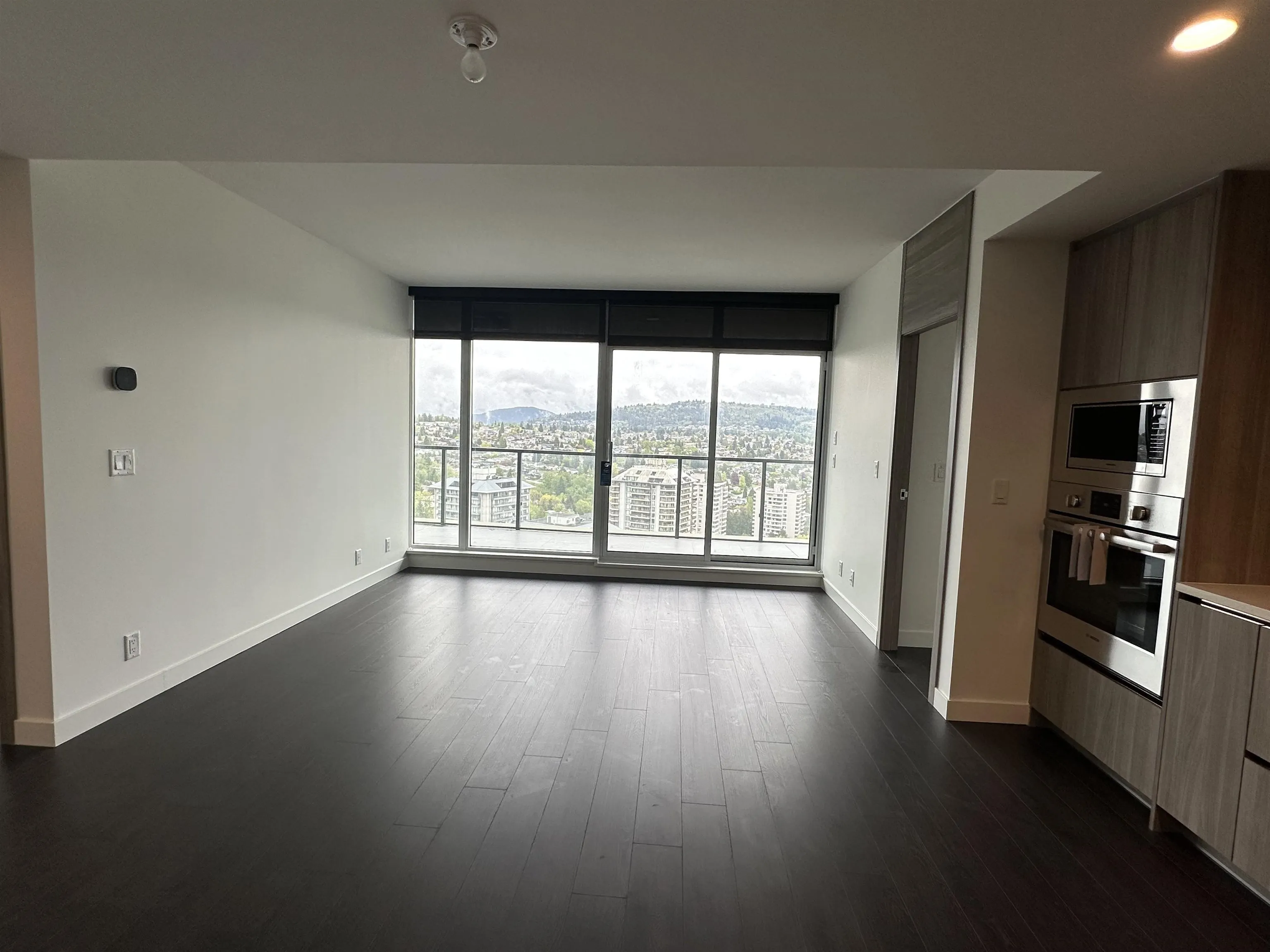 3008 4890 Lougheed Highway
