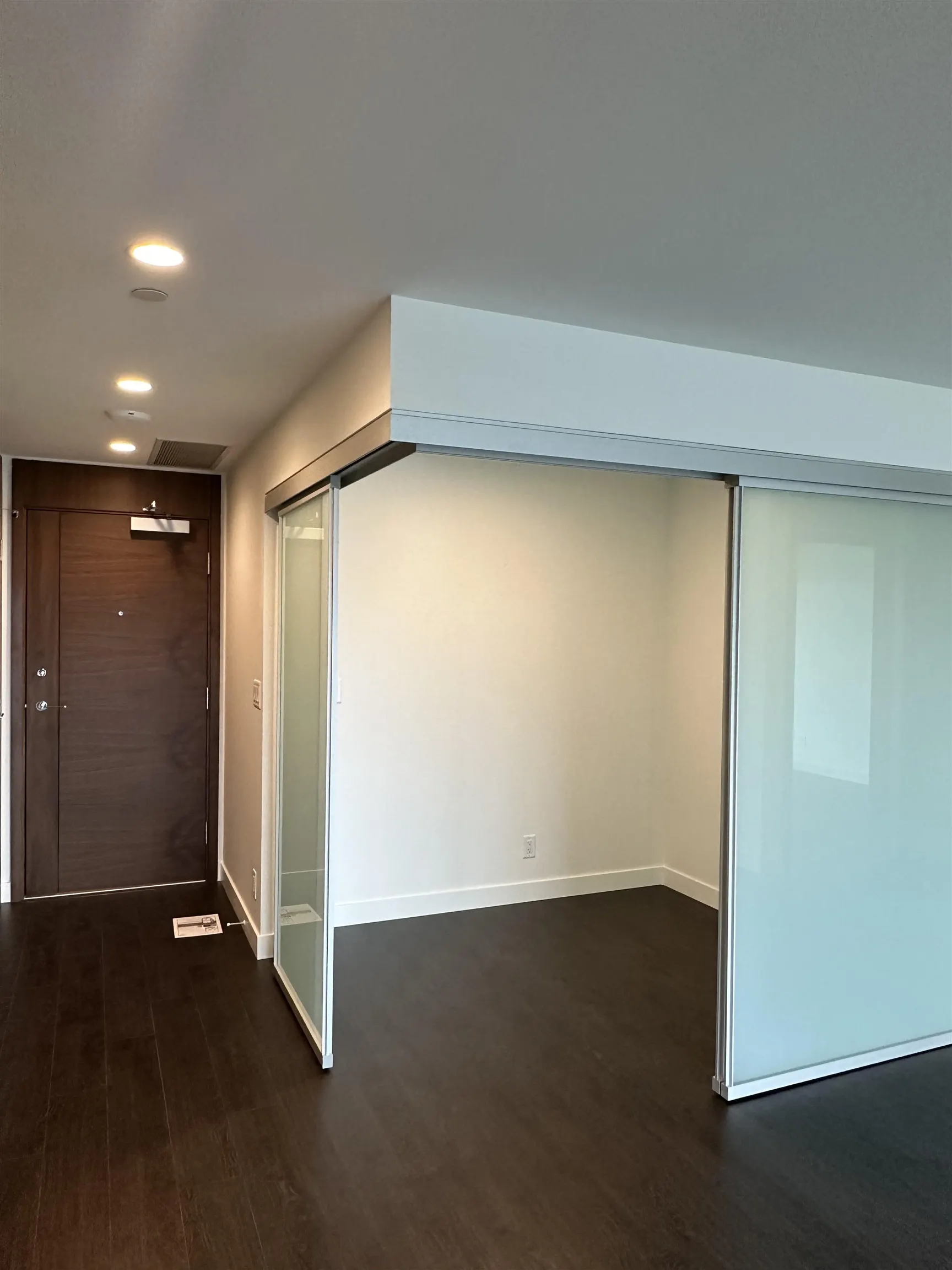 3008 4890 Lougheed Highway