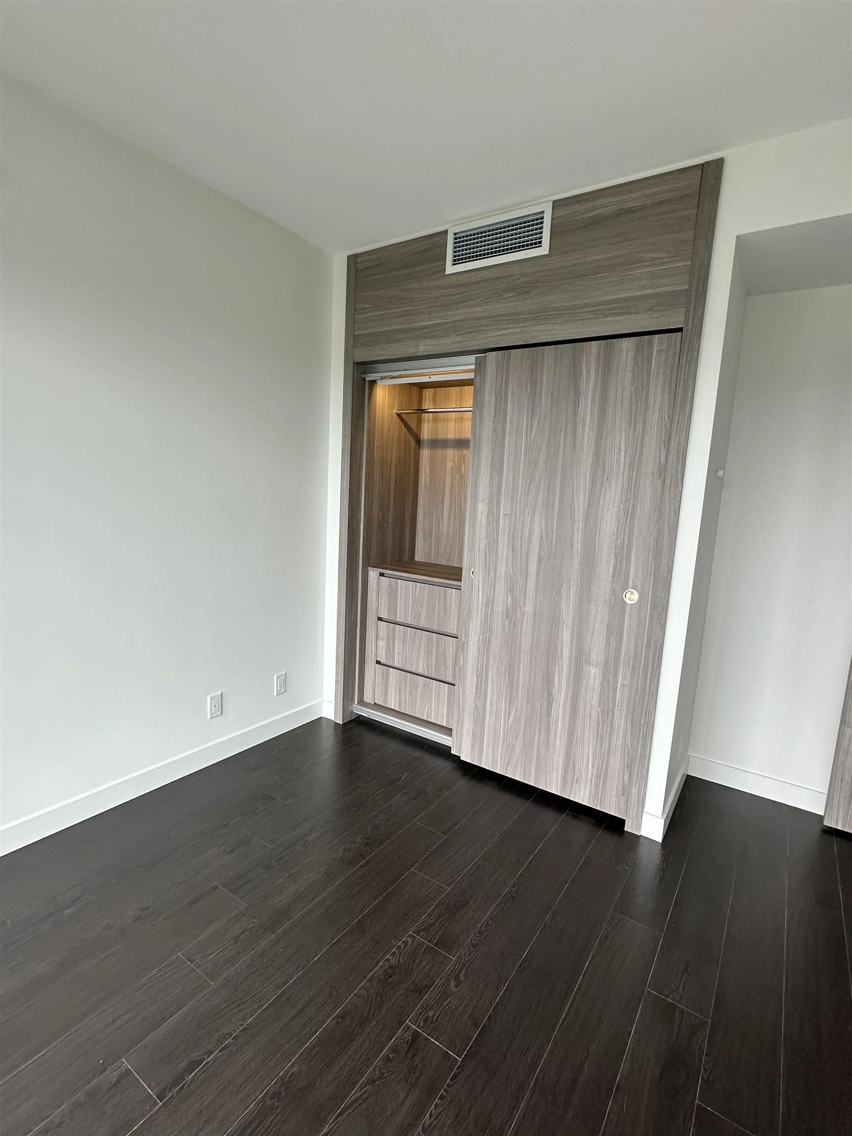 3008 4890 Lougheed Highway