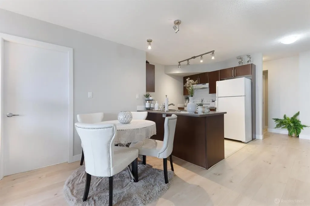 3706 1178 Heffley Crescent