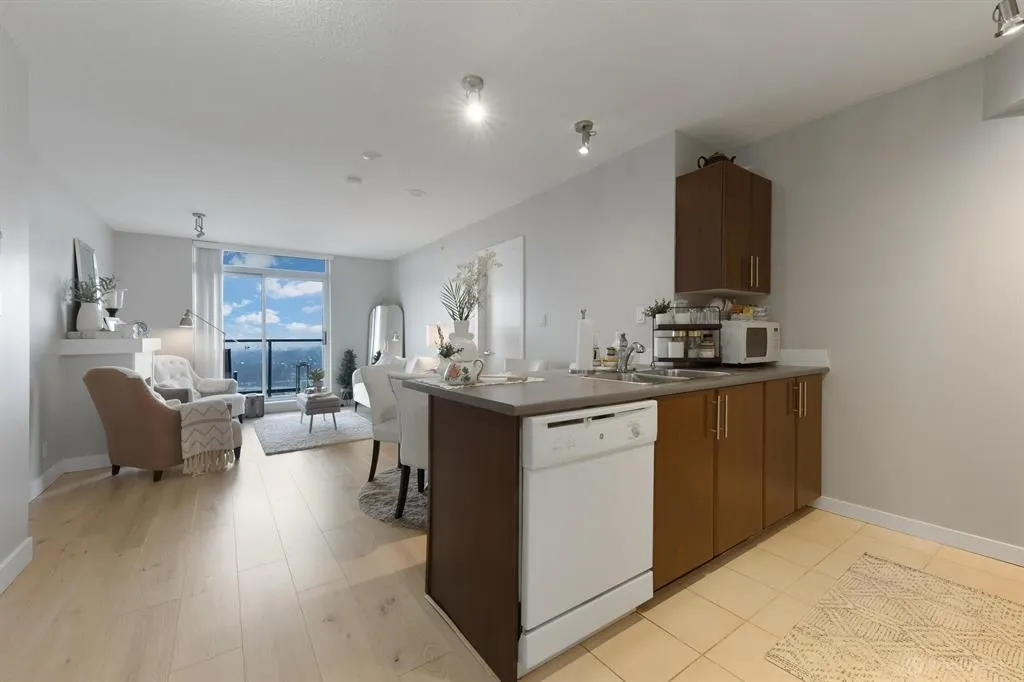 3706 1178 Heffley Crescent