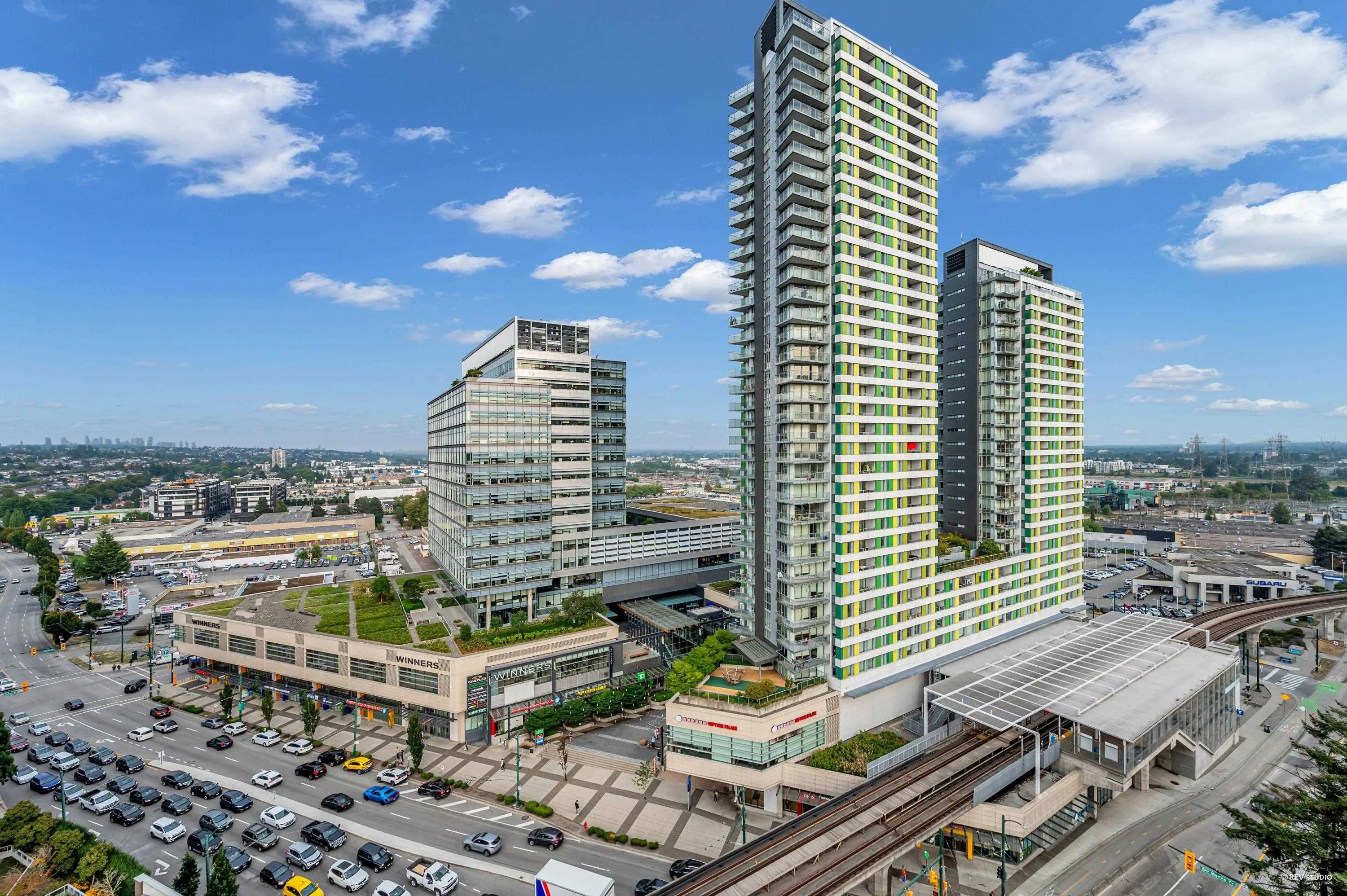 1605 8189 Cambie Street