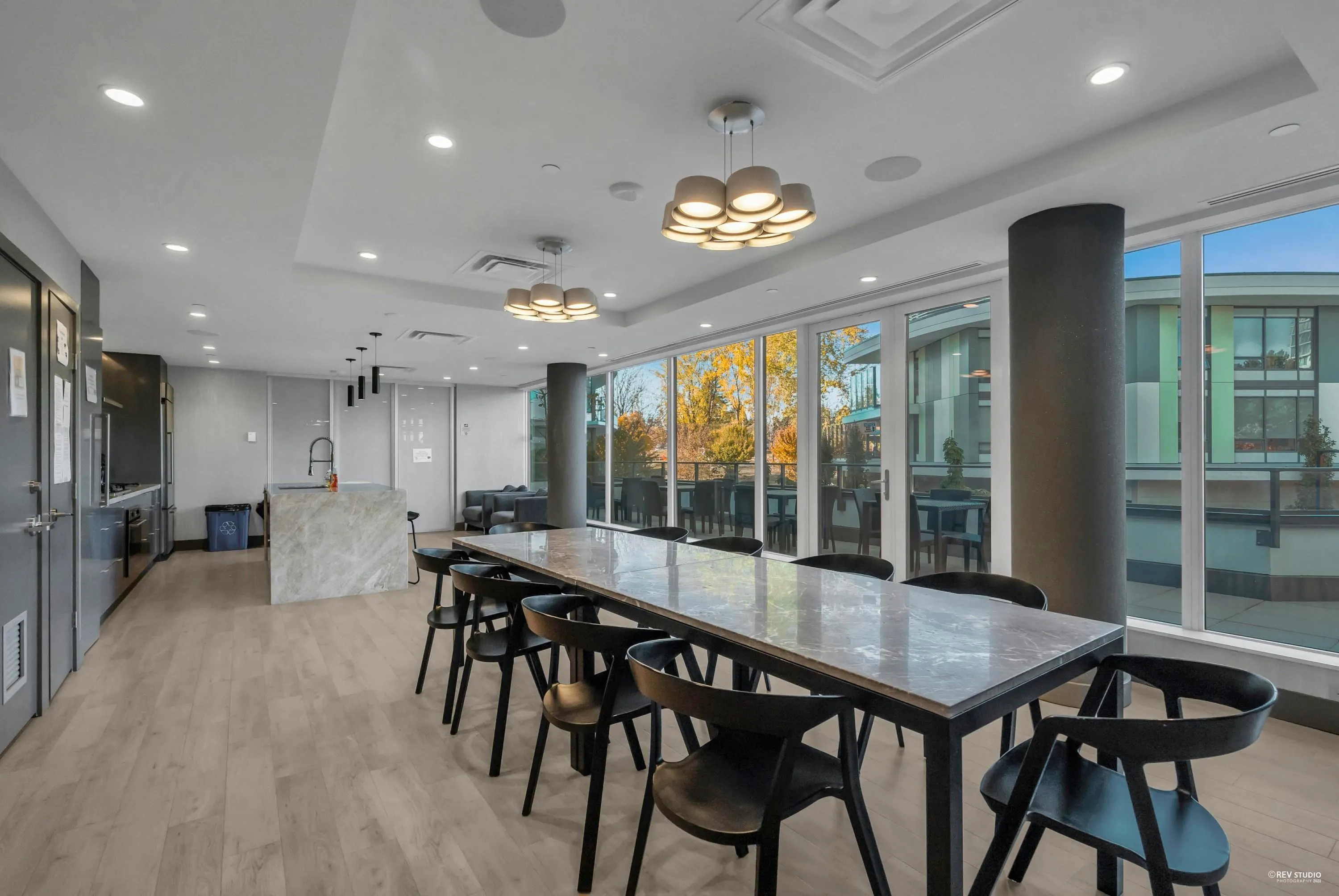 1605 8189 Cambie Street