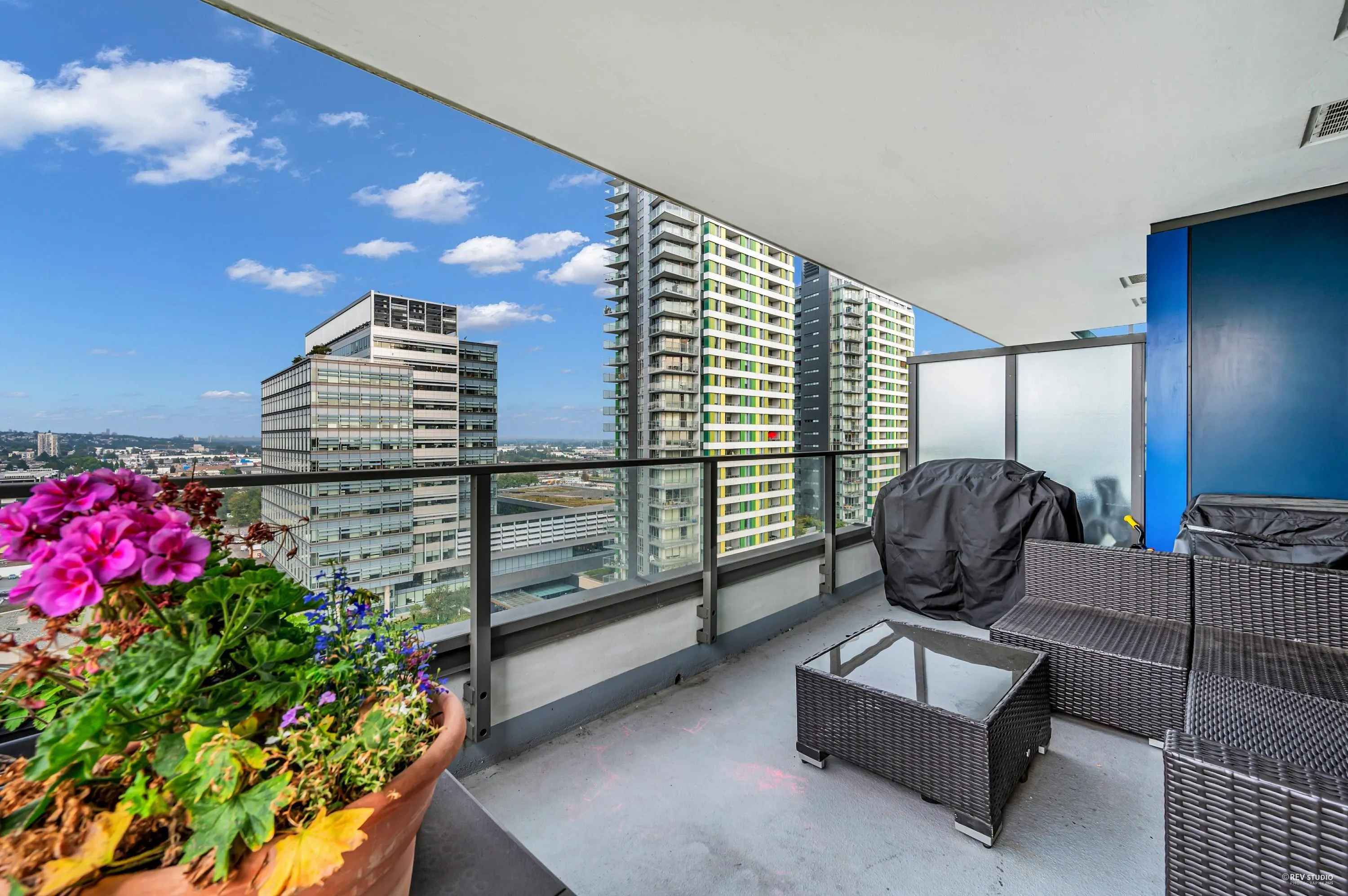 1605 8189 Cambie Street