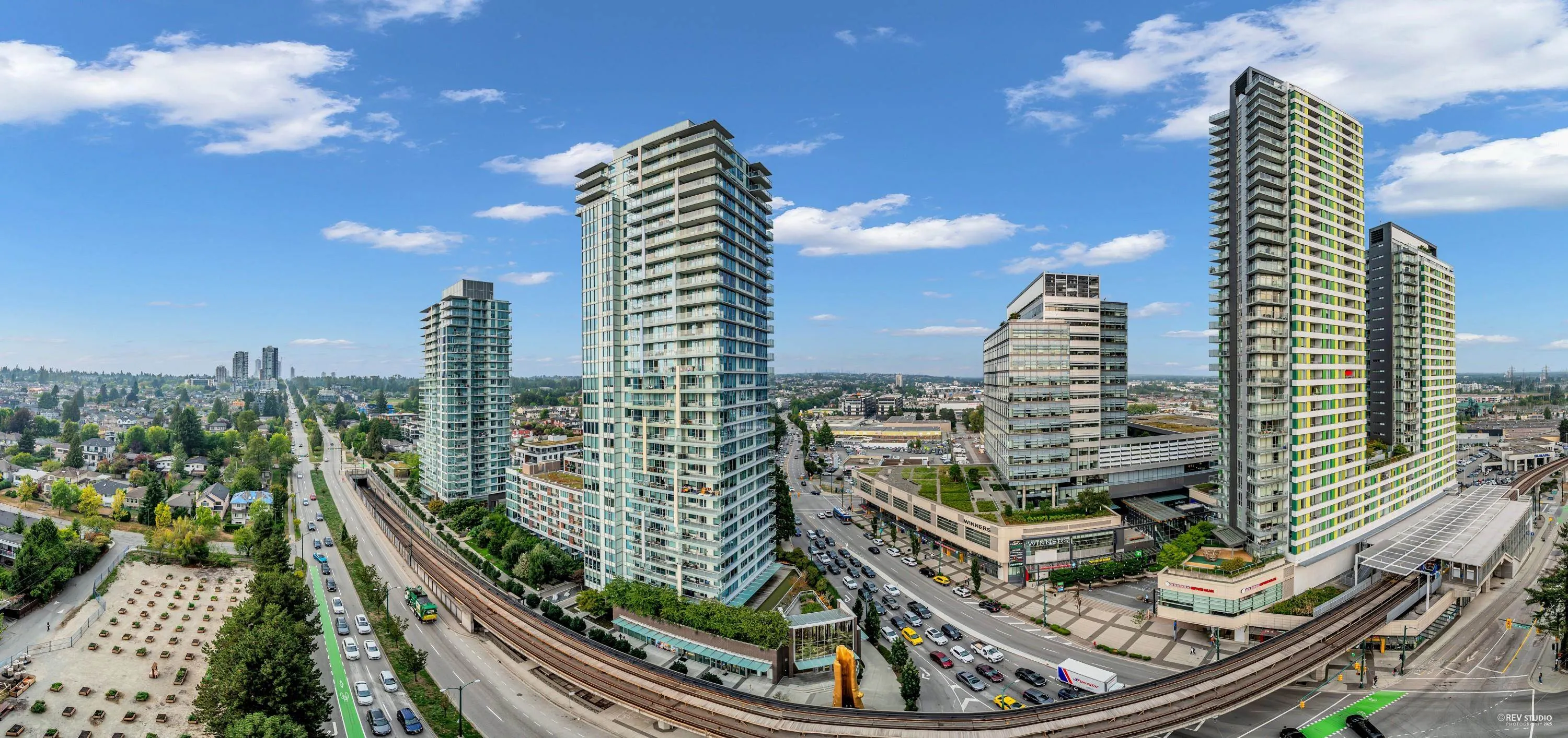 1605 8189 Cambie Street