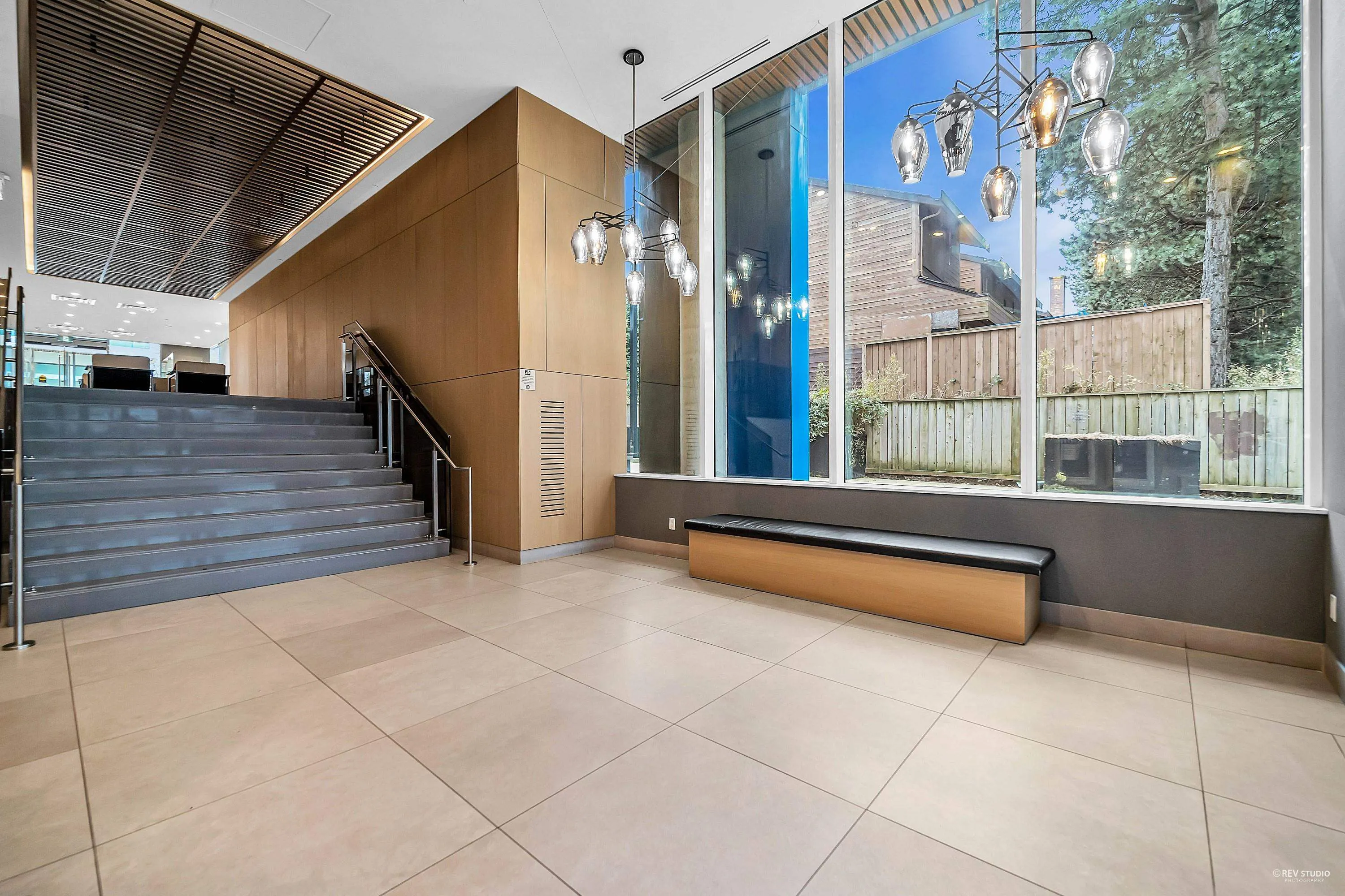 1605 8189 Cambie Street