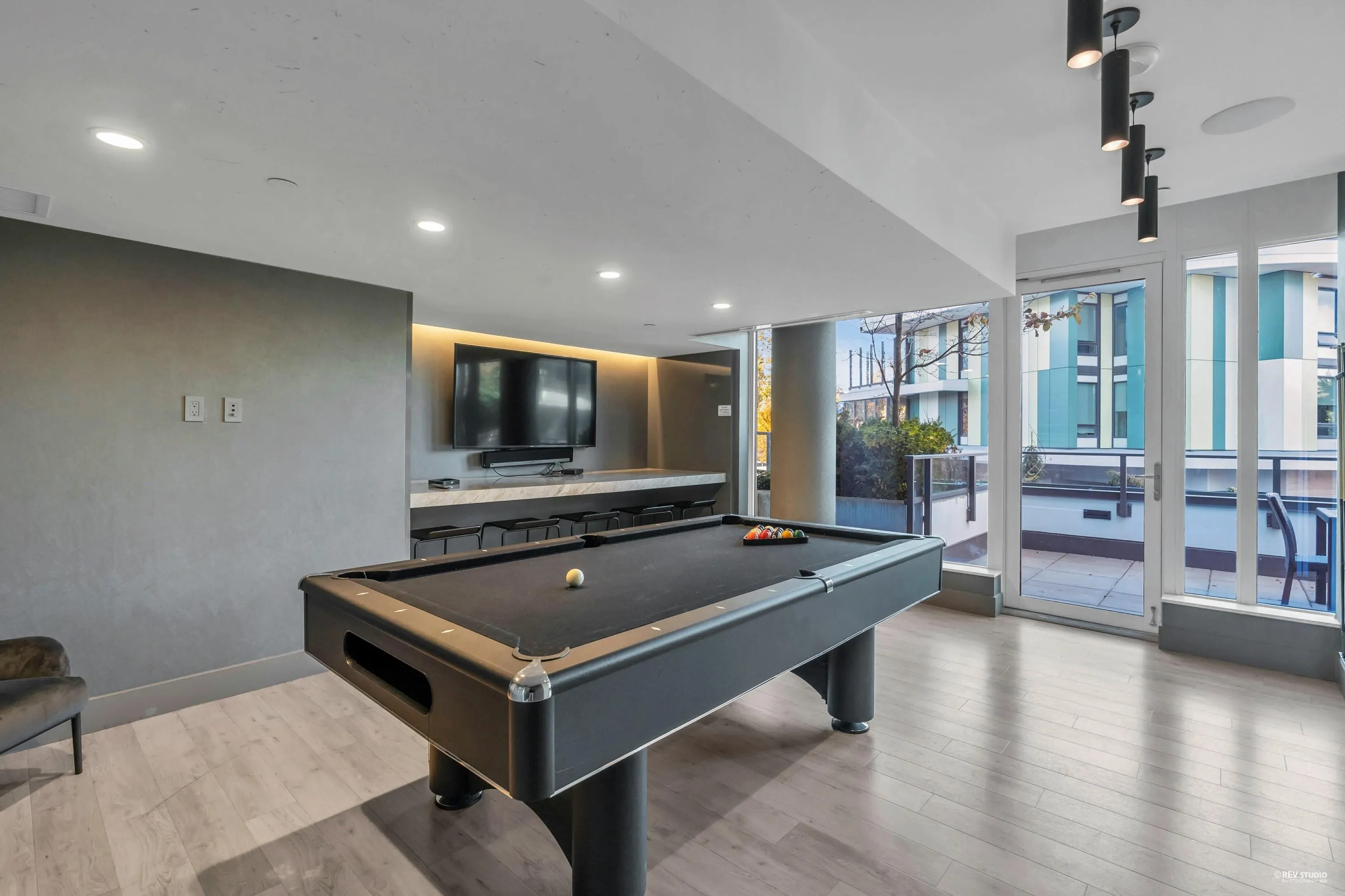 1605 8189 Cambie Street