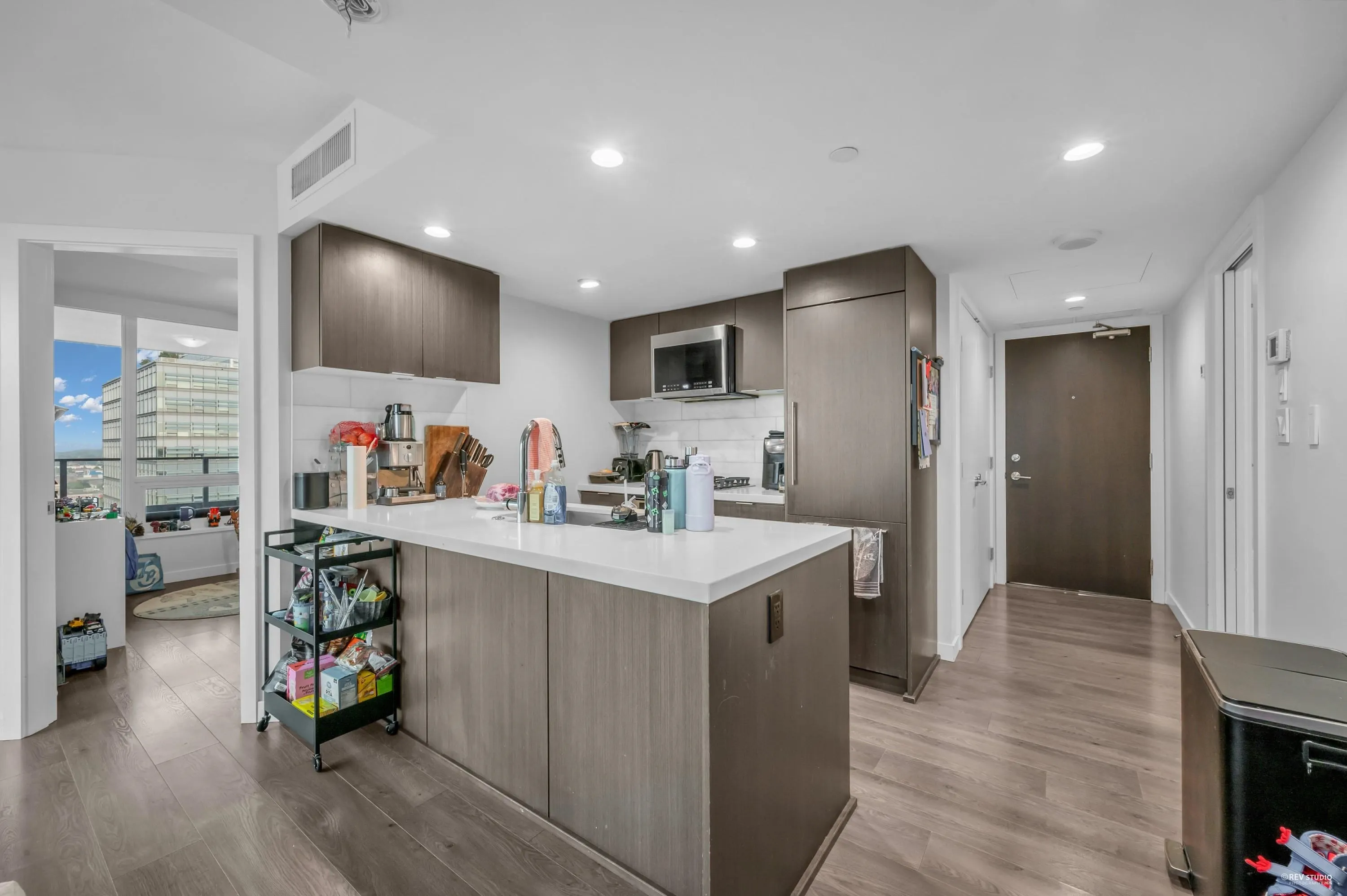 1605 8189 Cambie Street
