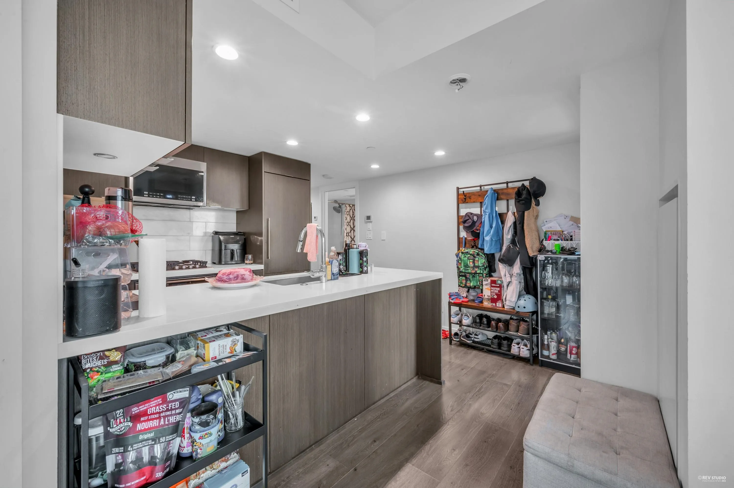 1605 8189 Cambie Street